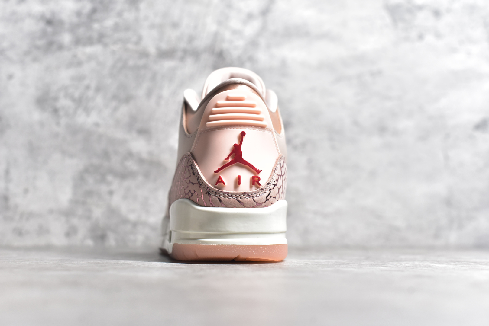 图片[5]-#Air Jordan 3 Retro \” Valentine\’s Day\” AJ3乔3 文化篮球鞋 HJ0178-600 国内一线大厂OG出品 匠心打造 原厂皮料原厂数据 全新纸板 模具打造 外贸 平台高端零售专供品质 品质毋庸置疑 一眼正品既视感 细节均已解码 尺码：36 36.5 37.5 38 38.5 39 40 40.5 41 42 42.5 43 44 44.5-选品中心