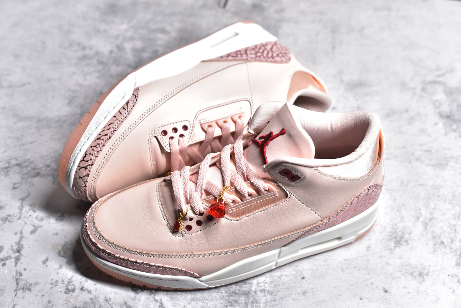 图片[7]-#Air Jordan 3 Retro \” Valentine\’s Day\” AJ3乔3 文化篮球鞋 HJ0178-600 国内一线大厂OG出品 匠心打造 原厂皮料原厂数据 全新纸板 模具打造 外贸 平台高端零售专供品质 品质毋庸置疑 一眼正品既视感 细节均已解码 尺码：36 36.5 37.5 38 38.5 39 40 40.5 41 42 42.5 43 44 44.5-选品中心
