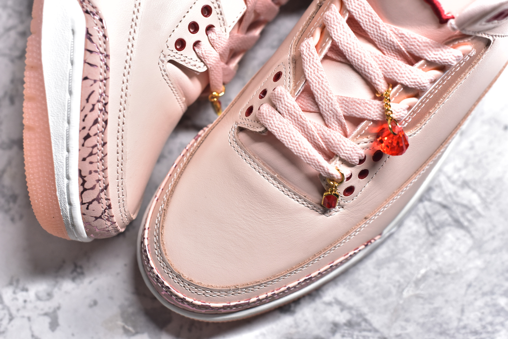 图片[8]-#Air Jordan 3 Retro \” Valentine\’s Day\” AJ3乔3 文化篮球鞋 HJ0178-600 国内一线大厂OG出品 匠心打造 原厂皮料原厂数据 全新纸板 模具打造 外贸 平台高端零售专供品质 品质毋庸置疑 一眼正品既视感 细节均已解码 尺码：36 36.5 37.5 38 38.5 39 40 40.5 41 42 42.5 43 44 44.5-选品中心