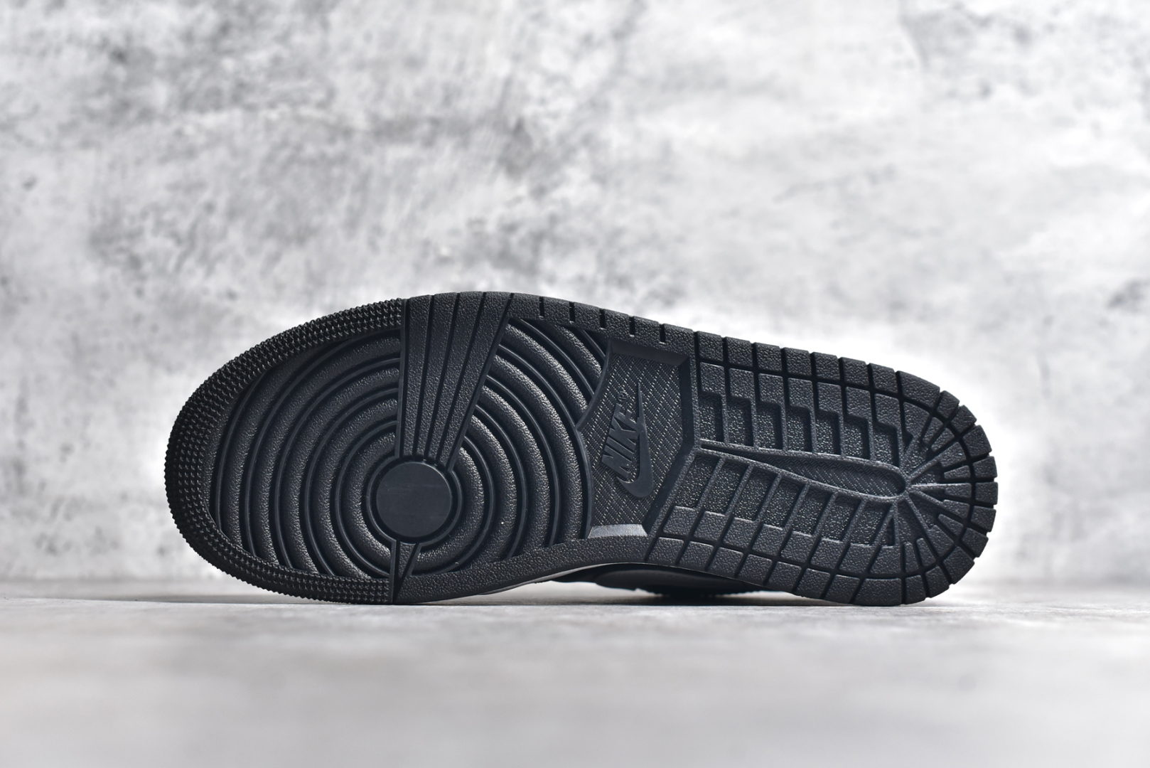 图片[6]-#Air Jordan AJ1 Low 低帮 黑蓝白 553558-042 终端优势供应 市面中低帮最具代表性版本没有之一 口碑大厂出品 品控大底版型不断改良更新 全套原纸板楦头开发 确保原汁原味 完美呈现版型 完美零毛边处理 原厂内置全掌气垫 价格定位良心 平台专用代工流水线出品 一眼公司既视感 拿到手的一瞬间就与众不同 碾压市面所有版本 全部原鞋开发 每一个配色都会采购原鞋确认细节 打破市面看图做货无好货之说 尺码：35.5 36 36.5 37.5 38 38.5 39 40 40.5 41 42 42.5 43 44 44.5 45 46-选品中心