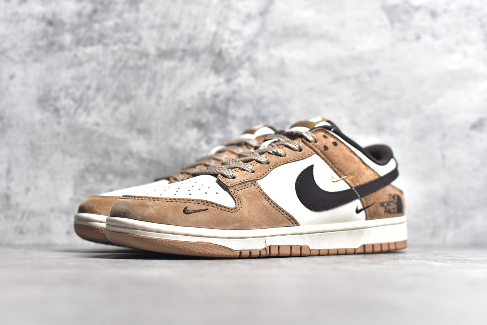图片[2]-#NK SB Dunk Low 北面联名-黑白棕 周年高端定制 低帮休闲板鞋 XS1086-004 #定制鞋盒 大厂纯原品质出货 超高清洁度 皮料切割干净无任何毛边 细节完美 尺码：36 36.5 37.5 38 38.5 39 40 40.5 41 42 42.5 43 44 44.5 45-选品中心