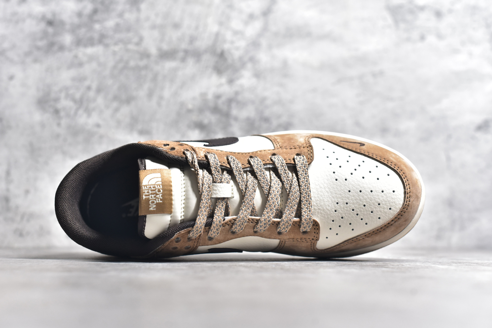 图片[4]-#NK SB Dunk Low 北面联名-黑白棕 周年高端定制 低帮休闲板鞋 XS1086-004 #定制鞋盒 大厂纯原品质出货 超高清洁度 皮料切割干净无任何毛边 细节完美 尺码：36 36.5 37.5 38 38.5 39 40 40.5 41 42 42.5 43 44 44.5 45-选品中心
