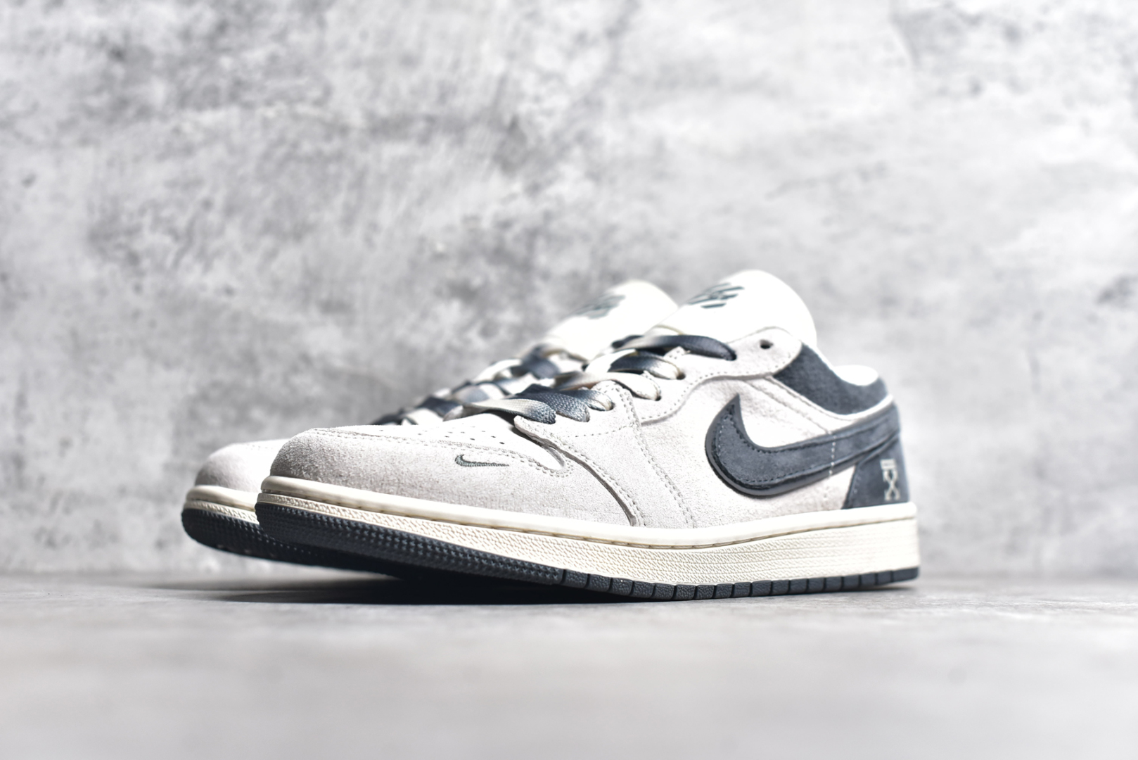 图片[2]-#Air Jordan 1 Low AJ1 乔1 OF联名-全猪八水泥灰标 高端定制 低帮复古篮球鞋 DM9188-002 #定制鞋盒 大厂纯原品质出货 超高清洁度 皮料切割干净无任何毛边 细节完美 尺码：36 36.5 37.5 38 38.5 39 40 40.5 41 42 42.5 43 44 44.5 45-选品中心