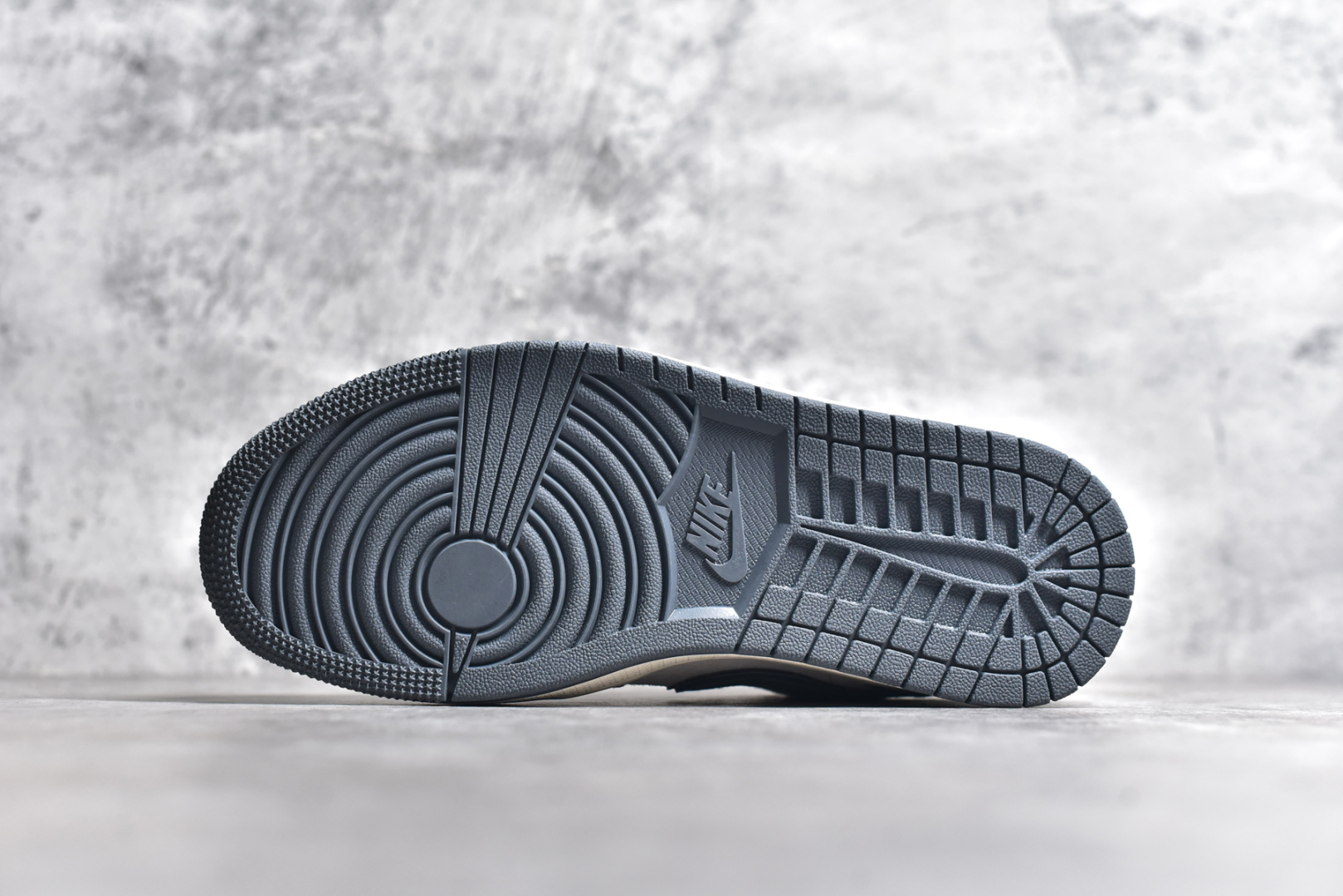 图片[6]-#Air Jordan 1 Low AJ1 乔1 OF联名-全猪八水泥灰标 高端定制 低帮复古篮球鞋 DM9188-002 #定制鞋盒 大厂纯原品质出货 超高清洁度 皮料切割干净无任何毛边 细节完美 尺码：36 36.5 37.5 38 38.5 39 40 40.5 41 42 42.5 43 44 44.5 45-选品中心