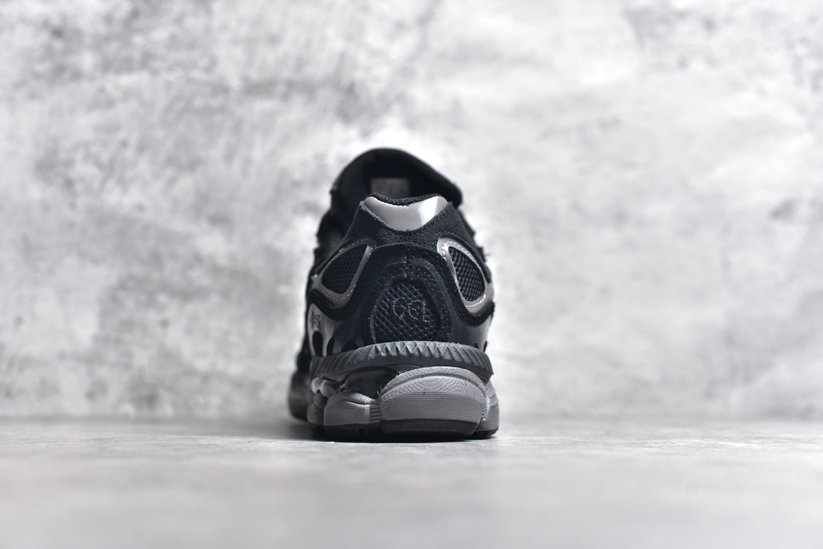 图片[5]-#Asics GEL-NYC 亚瑟士防滑耐磨透气低帮运动休闲鞋 GEL-NYC™ 运动鞋的灵感源自传统和现代高性能跑步风格 其鞋面结构参考了 2000 年代初的 GEL-NIMBUS™ 3 鞋 并将其与 MC-PLUS V 设计中的各种装饰融为一体 该工装通过使用 GEL-CUMULUS® 16 鞋的工装系统来对比鞋面的复古风格 通过轻质泡沫和 GEL® 技术嵌入物的结合 这种中底结构有助于创造先进的脚底舒适度 尺码：36 37 37.5 38 39 40.5 41.5 42 42.5 43.5 44 45-选品中心