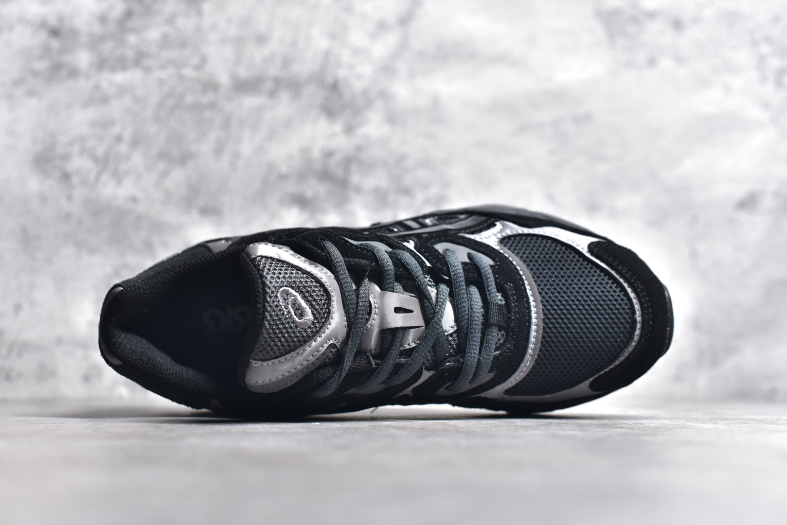 图片[4]-#Asics GEL-NYC 亚瑟士防滑耐磨透气低帮运动休闲鞋 GEL-NYC™ 运动鞋的灵感源自传统和现代高性能跑步风格 其鞋面结构参考了 2000 年代初的 GEL-NIMBUS™ 3 鞋 并将其与 MC-PLUS V 设计中的各种装饰融为一体 该工装通过使用 GEL-CUMULUS® 16 鞋的工装系统来对比鞋面的复古风格 通过轻质泡沫和 GEL® 技术嵌入物的结合 这种中底结构有助于创造先进的脚底舒适度 尺码：36 37 37.5 38 39 40.5 41.5 42 42.5 43.5 44 45-选品中心
