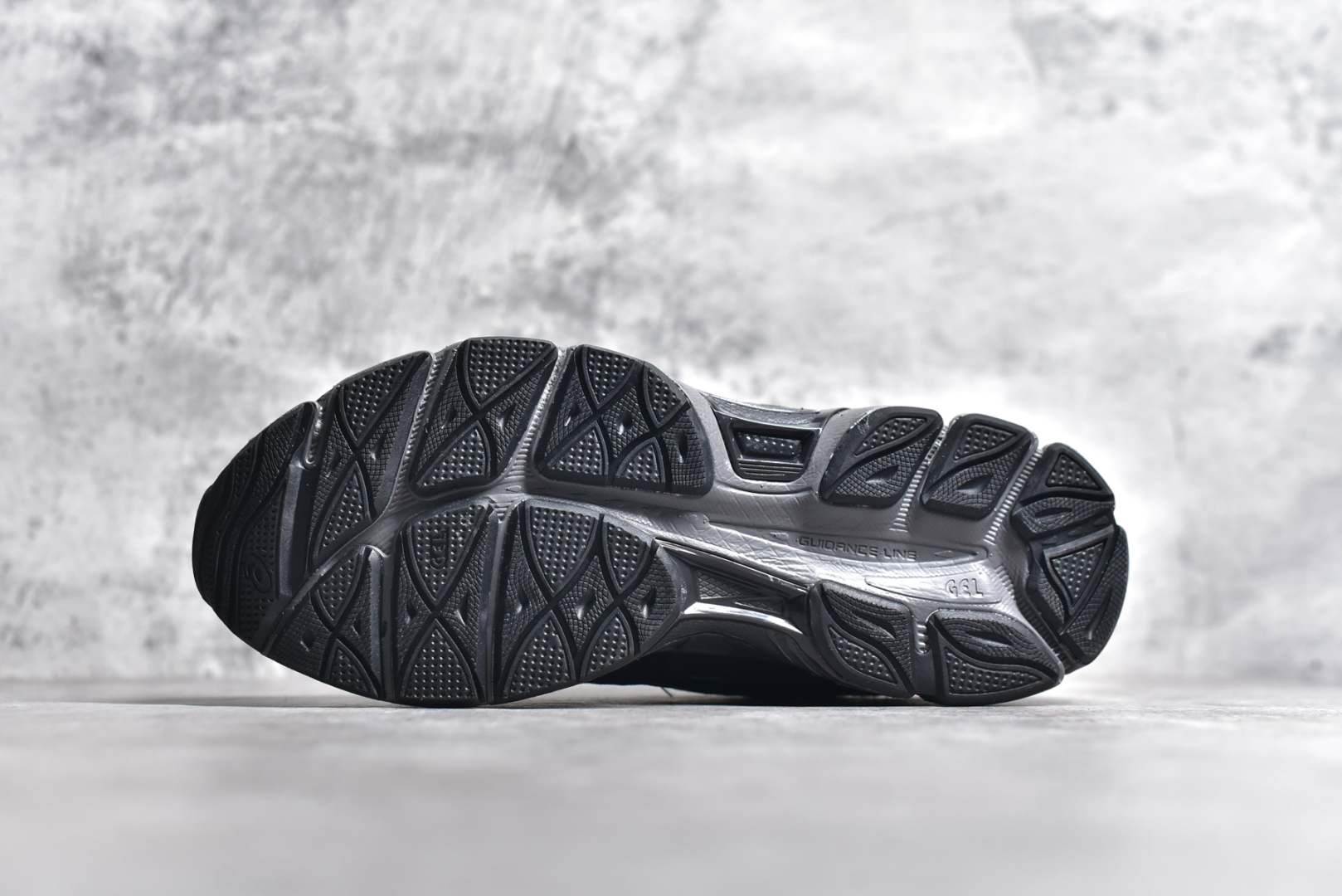 图片[6]-#Asics GEL-NYC 亚瑟士防滑耐磨透气低帮运动休闲鞋 GEL-NYC™ 运动鞋的灵感源自传统和现代高性能跑步风格 其鞋面结构参考了 2000 年代初的 GEL-NIMBUS™ 3 鞋 并将其与 MC-PLUS V 设计中的各种装饰融为一体 该工装通过使用 GEL-CUMULUS® 16 鞋的工装系统来对比鞋面的复古风格 通过轻质泡沫和 GEL® 技术嵌入物的结合 这种中底结构有助于创造先进的脚底舒适度 尺码：36 37 37.5 38 39 40.5 41.5 42 42.5 43.5 44 45-选品中心