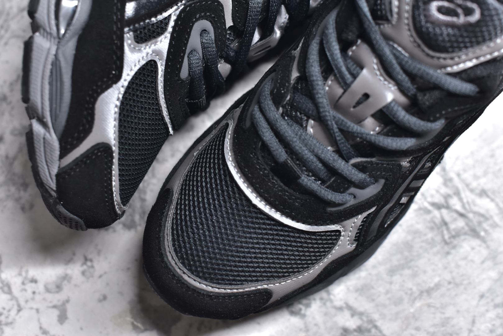 图片[8]-#Asics GEL-NYC 亚瑟士防滑耐磨透气低帮运动休闲鞋 GEL-NYC™ 运动鞋的灵感源自传统和现代高性能跑步风格 其鞋面结构参考了 2000 年代初的 GEL-NIMBUS™ 3 鞋 并将其与 MC-PLUS V 设计中的各种装饰融为一体 该工装通过使用 GEL-CUMULUS® 16 鞋的工装系统来对比鞋面的复古风格 通过轻质泡沫和 GEL® 技术嵌入物的结合 这种中底结构有助于创造先进的脚底舒适度 尺码：36 37 37.5 38 39 40.5 41.5 42 42.5 43.5 44 45-选品中心