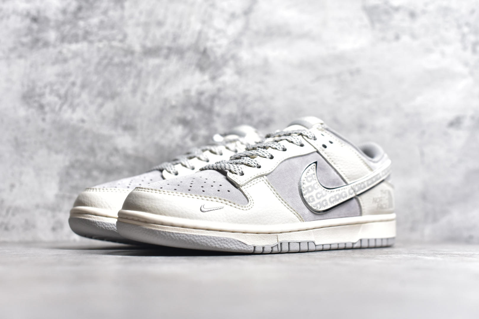 图片[2]-#NK SB Dunk Low 北面联名-米白北极狐 周年高端定制 低帮休闲板鞋 BB7518-005  #定制鞋盒 大厂纯原品质出货 超高清洁度 皮料切割干净无任何毛边 细节完美   尺码：36 36.5 37.5 38 38.5 39 40 40.5 41 42 42.5 43 44 44.5 45 9.E5-选品中心