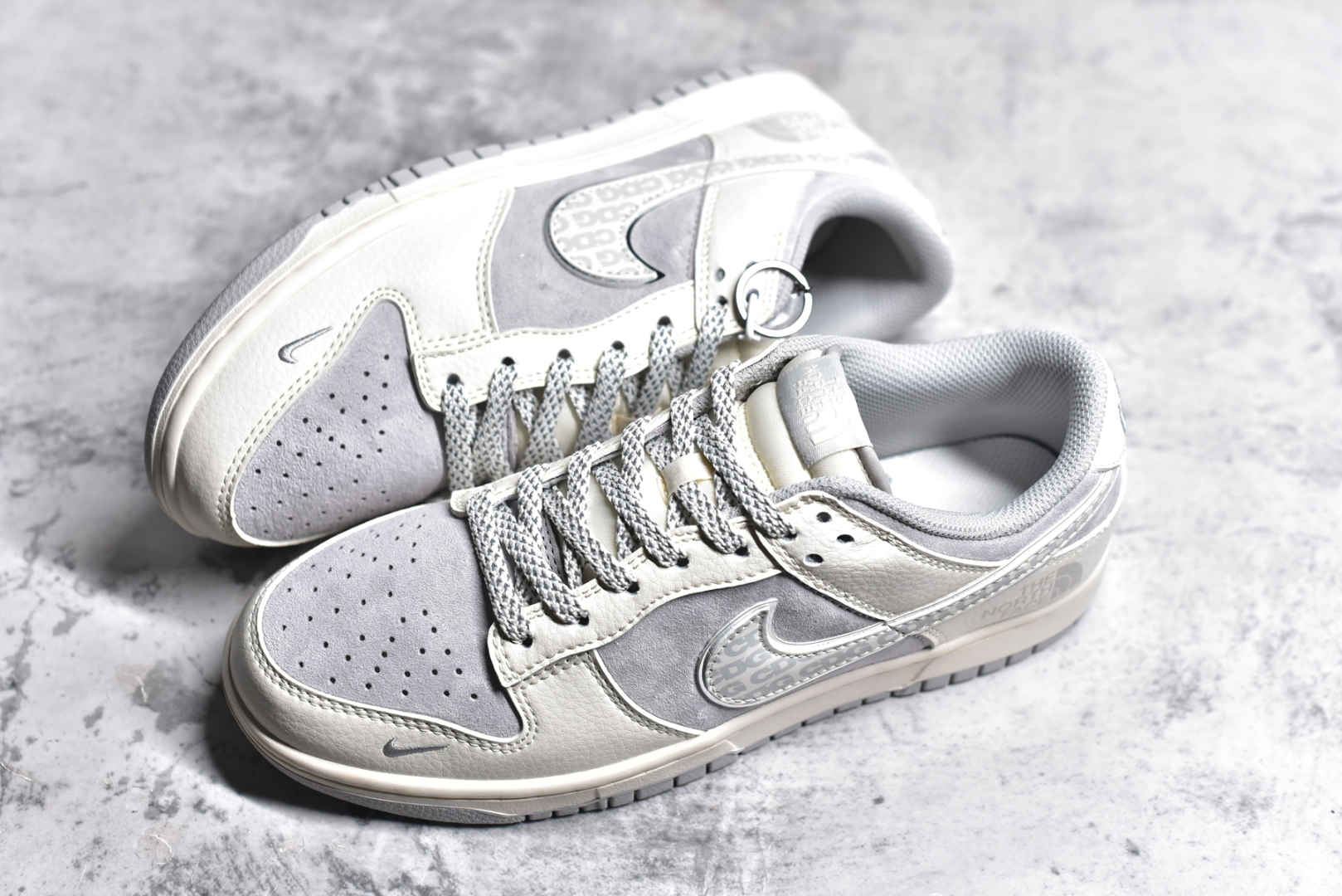 图片[7]-#NK SB Dunk Low 北面联名-米白北极狐 周年高端定制 低帮休闲板鞋 BB7518-005  #定制鞋盒 大厂纯原品质出货 超高清洁度 皮料切割干净无任何毛边 细节完美   尺码：36 36.5 37.5 38 38.5 39 40 40.5 41 42 42.5 43 44 44.5 45 9.E5-选品中心