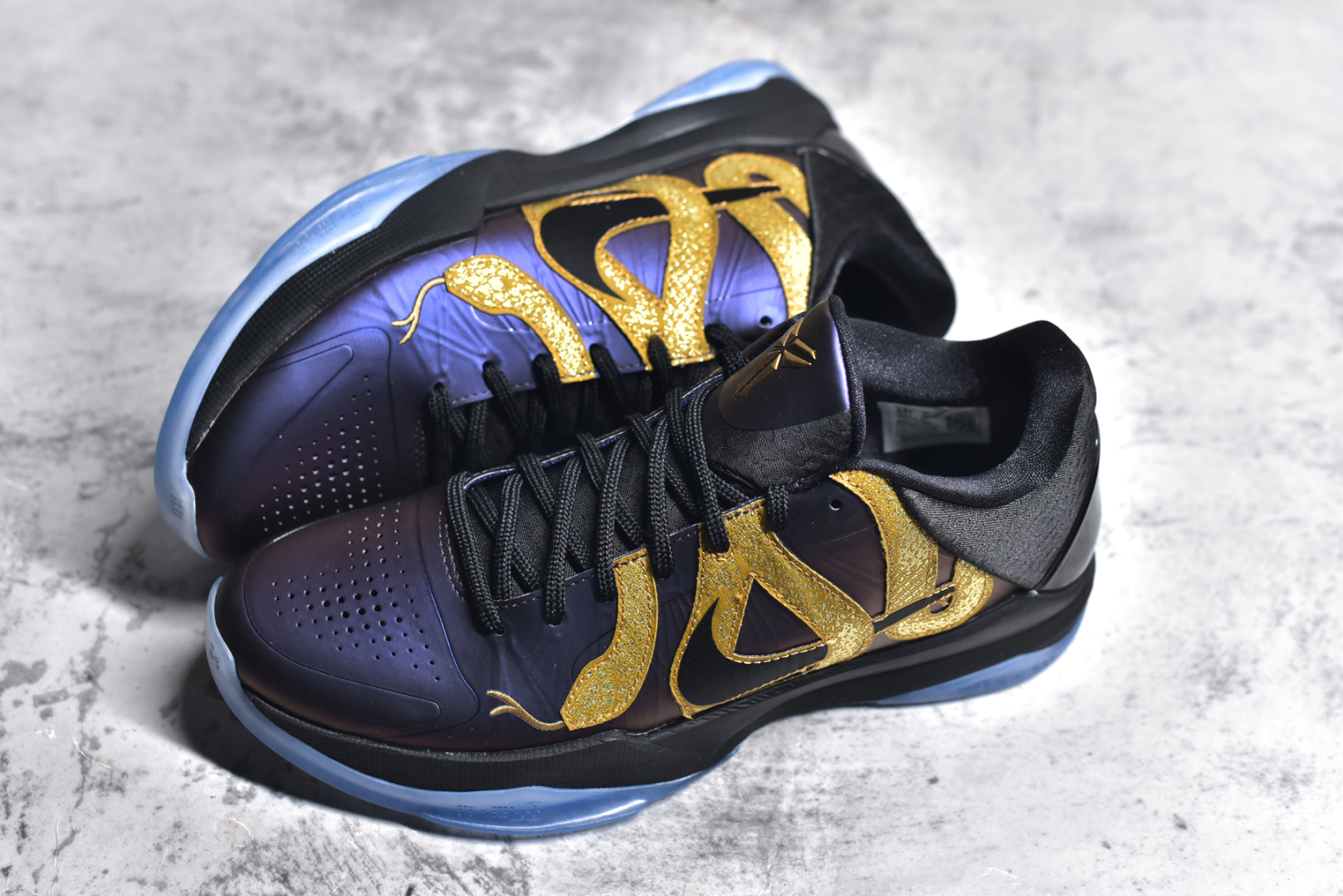 图片[7]-#NK Kobe 5 Protro”Year of the Mamba“ 科比五代 蛇年 黑紫金 IB4481-500 Zoom Turbo气垫➕后掌EVA缓震 实战配置直接拉满 原楦纸板开发 鞋身流线型、后跟塑形 区分土肥圆 原档数据3D打印 鞋面细节匹配原版 全身鞋材卡料色独家定制 唯一正确喷漆SWOOSH NK专利Flyknit飞线科技，给予鞋身足够抗扭矩力 真实底模最大48.5 实战利器 专供海外市场 尺码：40 40.5 41 42 42.5 43 44 44.5 45 46 47.5 48.5 （脚宽、脚胖 建议买大半码）-选品中心