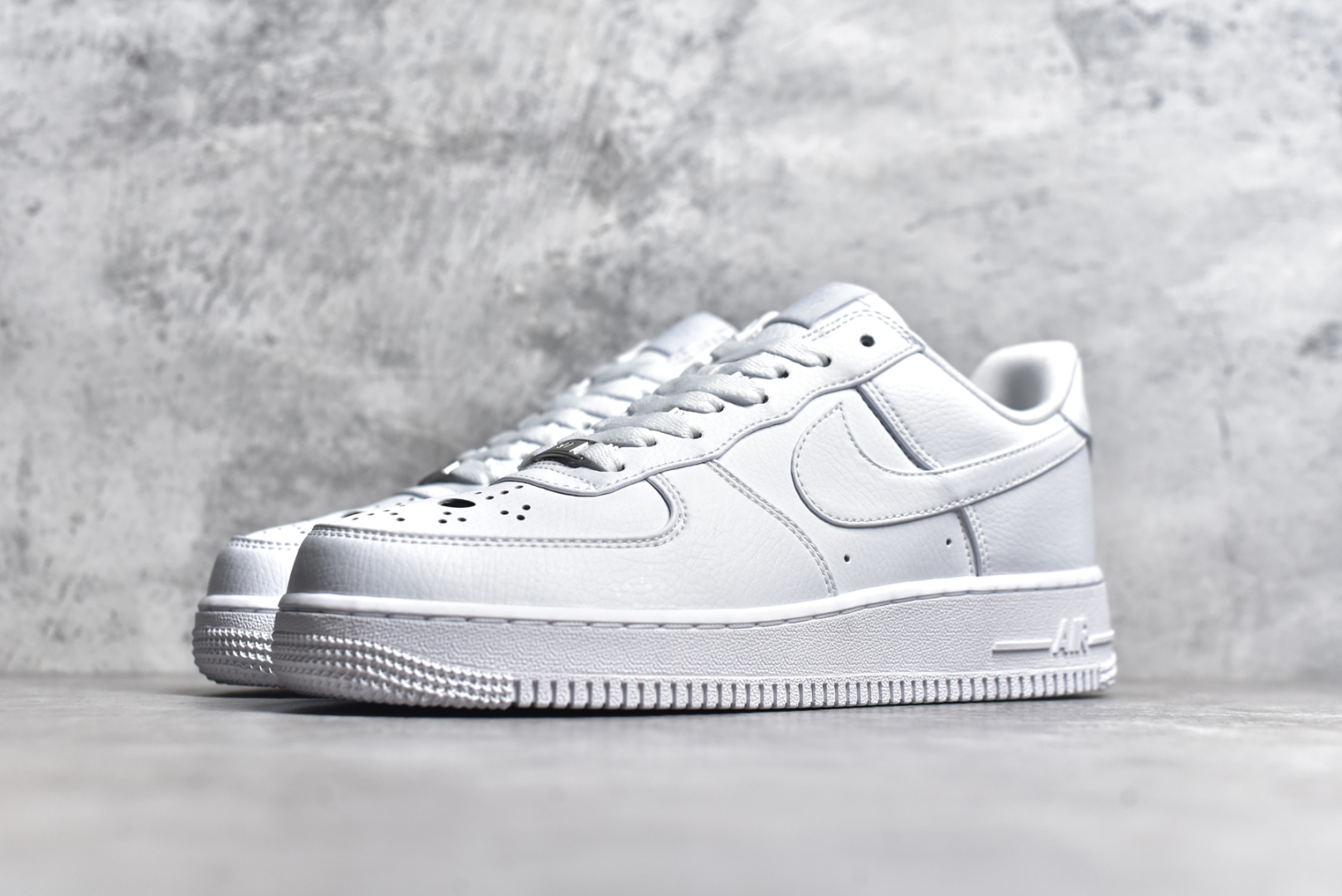 图片[2]-#Air Force 1 Low 万圣节白色 原楦头原纸板 打造纯正空军版型 #专注外贸渠道 全掌内置蜂窝气垫 #原盒配件 原厂中底钢印、拉帮完美 官方同步上架 货号：IB4025-100 尺码：36 36.5 37.5 38 38.5 39 40 40.5 41 42 42.5 43 44 44.5 45-选品中心