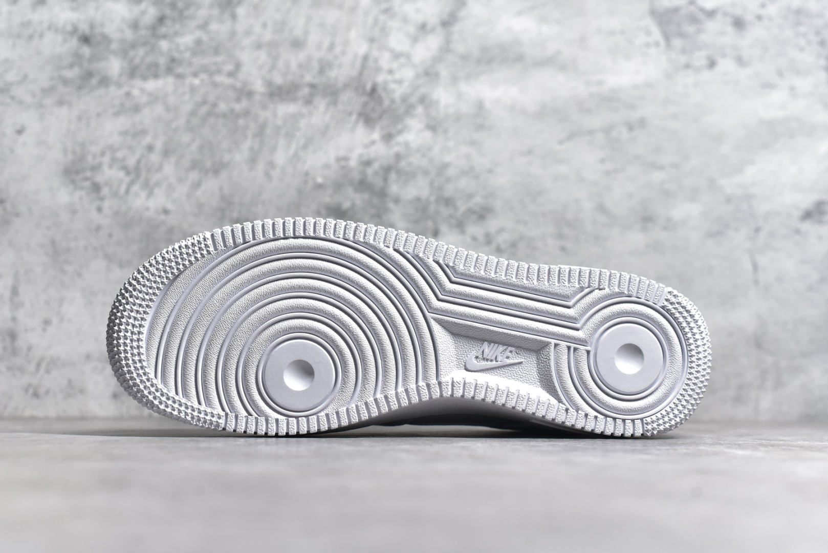 图片[6]-#Air Force 1 Low 万圣节白色 原楦头原纸板 打造纯正空军版型 #专注外贸渠道 全掌内置蜂窝气垫 #原盒配件 原厂中底钢印、拉帮完美 官方同步上架 货号：IB4025-100 尺码：36 36.5 37.5 38 38.5 39 40 40.5 41 42 42.5 43 44 44.5 45-选品中心
