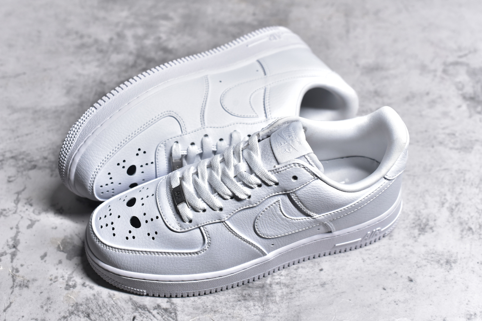 图片[7]-#Air Force 1 Low 万圣节白色 原楦头原纸板 打造纯正空军版型 #专注外贸渠道 全掌内置蜂窝气垫 #原盒配件 原厂中底钢印、拉帮完美 官方同步上架 货号：IB4025-100 尺码：36 36.5 37.5 38 38.5 39 40 40.5 41 42 42.5 43 44 44.5 45-选品中心