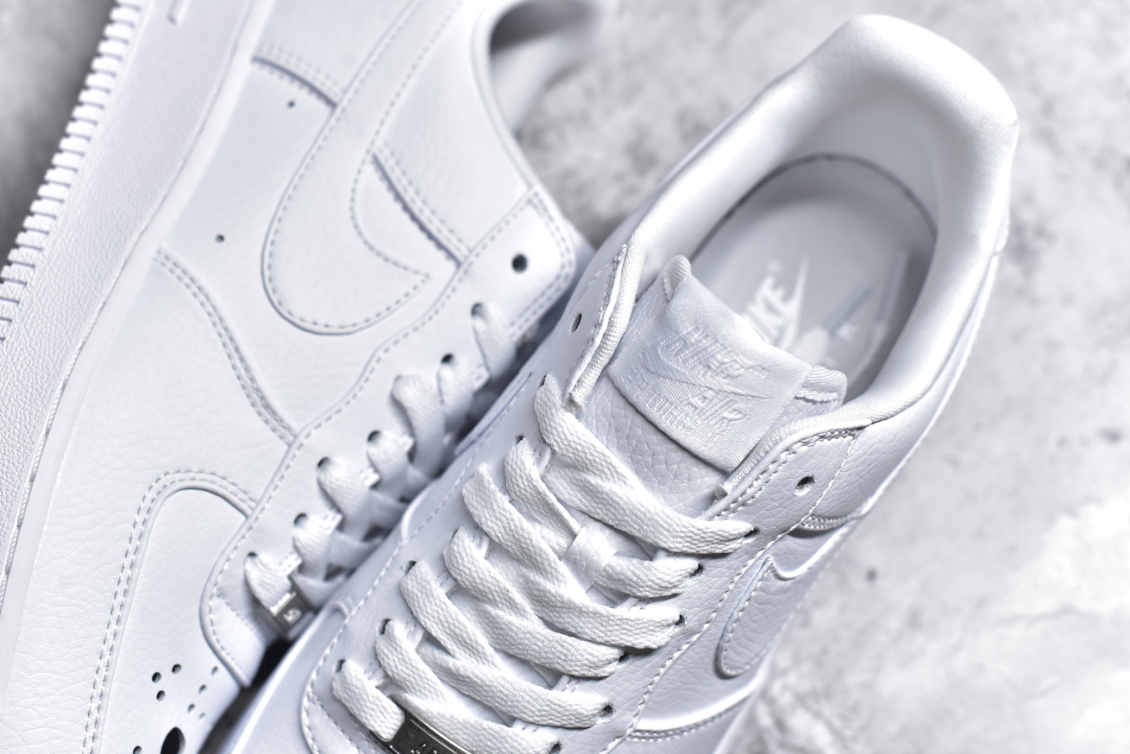 图片[9]-#Air Force 1 Low 万圣节白色 原楦头原纸板 打造纯正空军版型 #专注外贸渠道 全掌内置蜂窝气垫 #原盒配件 原厂中底钢印、拉帮完美 官方同步上架 货号：IB4025-100 尺码：36 36.5 37.5 38 38.5 39 40 40.5 41 42 42.5 43 44 44.5 45-选品中心