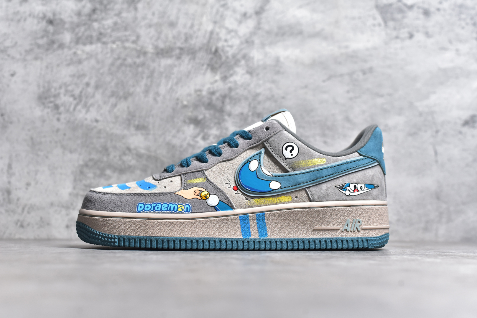 #NK Air Force 1\’07 Low \”Time Machine\” 时光机 空军一号低帮休闲运动板鞋 ZB2112-666 #在哆啦 A 梦那神奇的四次元口袋里，时光机无疑是最令人心驰神往的宝物之一。它静静地停放在那里，蓝白相间的机身散发着神秘的气息，仿佛在诉说着无数关于过去、现在与未来的故事 尺码：36 36.5 37.5 38 38.5 39 40 40.5 41 42 42.5 43 44 44.5 45-选品中心