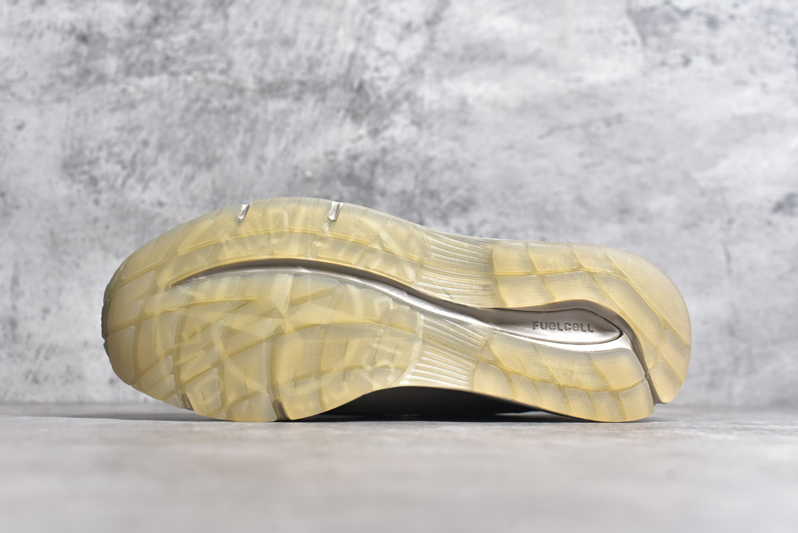 图片[6]-#纯原 STONE ISLAND x New Balance NB991V2 第一代总统复古慢跑鞋 石头岛联名 米白 U991SE2 正确3M反光细节 原楦原纸版开发 正确6层组合底模精密开发 后跟透明TPU水晶装饰条稳固 沿用了引以为傲的跑鞋手工技艺 采用猪皮绒面并包裹局部透气网面的鞋身设计 菱网鞋舌上刻有New Balance USA 鞋面依旧身着经典的大热之灰 彰显了其高端的品质身份 尺码：36 37 37.5 38 38.5 39 40 40.5 41.5 42 42.5 43 44 45 46.5-选品中心