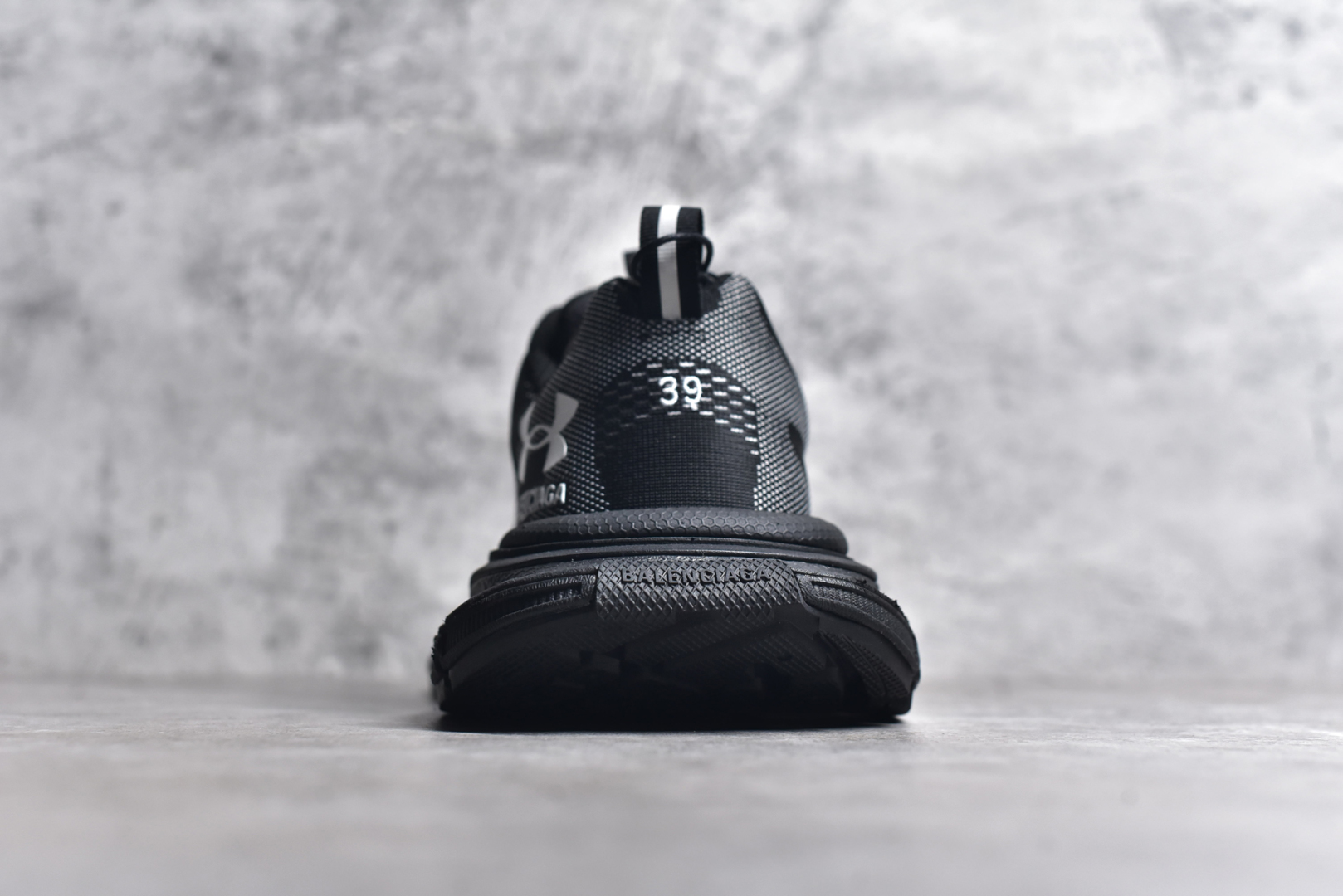 图片[5]-#BALENCIAGA 3XL Sneakers 巴黎世家十代网布系带低帮走秀复古老爹鞋 全套原纸板楦头开发 最原汁原味的灵魂版型 全鞋荧光划线卡点 胶水把控整洁度追求极致完美 每一双都是工艺品 多重QC质检 超越公司货的品控标准 实实在在的免检产品 原盒原配 正确字体电绣 粗细、位置、大小正确 侧边TPU 透气孔匹配意产原版 正确分离大底 TPU软底 原版一致大底LOGO 立体感十足 原厂皮料水洗做旧 采购原厂网纱 不含皮革 网布材料和聚氨酯 磨损效果 鞋头边缘和后帮 Balenciaga 徽标 鞋面和后跟凸印尺码 鞋舌 3XL 橡胶品牌标识和反光细节 鞋帮拉袢和鞋舌拉祥 配反光细节 备用鞋带在鞋履前侧 可在穿着前取下 便于不同造型搭配 正常尺码 尺码：35 36 37 38 39 40 41 42 43 44 45 46-选品中心