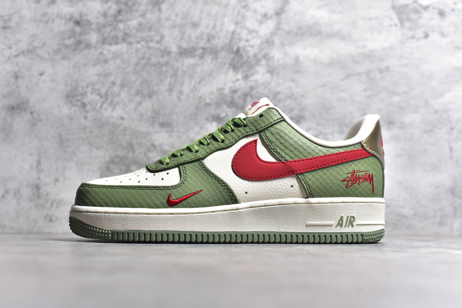 #NK Air Force 1\’07 Low 斯图西联名-青蛇 空军一号低帮休闲板鞋 KK1988-028 #原楦头原纸板 原装鞋盒 定制五金配件 内置全掌气垫 原厂鞋底 尺码：36 36.5 37.5 38 38.5 39 40 40.5 41 42 42.5 43 44 44.5 45-选品中心