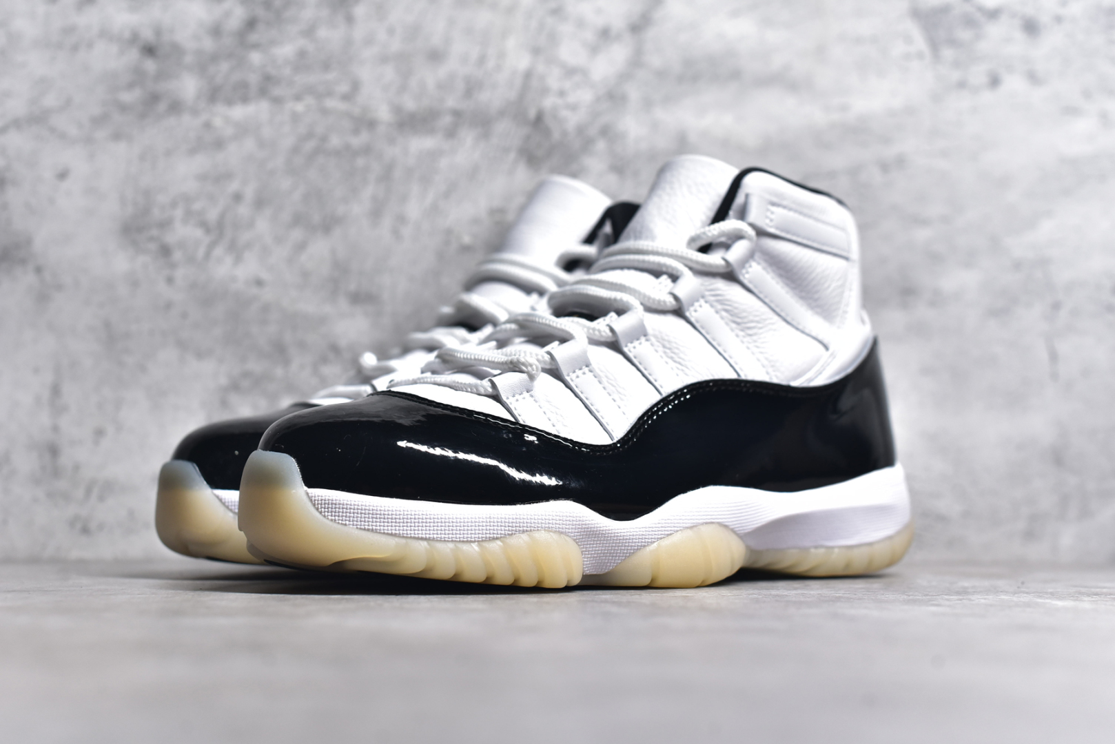 图片[2]-#秒杀 ️Air Jordan AJ11 \”DMP\”金砖 CT8012-170 外贸特供批次 原楦原档案数据开模打造 原厂中底拉帮钢印 原厂漆皮 防冻不开裂 头层皮料 原装鞋撑 水晶大底正确色度色泽 原楦原数据刺绣 原厂车缝走线及对位 毫厘不差 飞人logo采用原数据电脑刺绣 原装正品碳纤维真实碳板 增强抗扭 原内标 原盒标 正确官方原盒 原厂防氧化水晶外底 原厂配套厂全掌solo气垫 独家尺码：40 40.5 41 42 42.5 43 44 44.5 45 45.5 46 47.5-选品中心