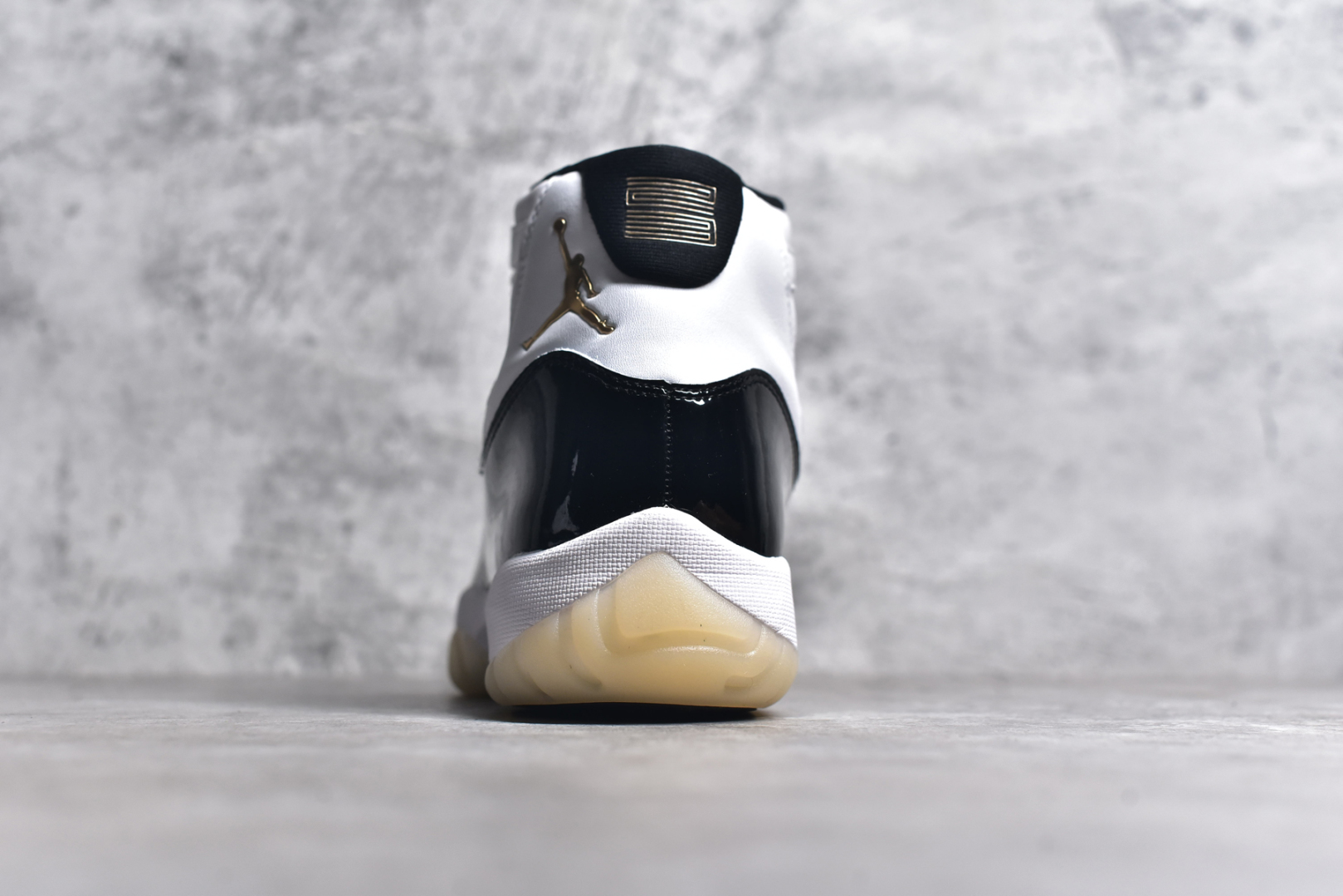 图片[5]-#秒杀 ️Air Jordan AJ11 \”DMP\”金砖 CT8012-170 外贸特供批次 原楦原档案数据开模打造 原厂中底拉帮钢印 原厂漆皮 防冻不开裂 头层皮料 原装鞋撑 水晶大底正确色度色泽 原楦原数据刺绣 原厂车缝走线及对位 毫厘不差 飞人logo采用原数据电脑刺绣 原装正品碳纤维真实碳板 增强抗扭 原内标 原盒标 正确官方原盒 原厂防氧化水晶外底 原厂配套厂全掌solo气垫 独家尺码：40 40.5 41 42 42.5 43 44 44.5 45 45.5 46 47.5-选品中心