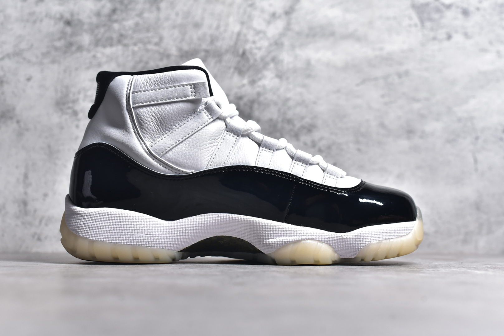 图片[3]-#秒杀 ️Air Jordan AJ11 \”DMP\”金砖 CT8012-170 外贸特供批次 原楦原档案数据开模打造 原厂中底拉帮钢印 原厂漆皮 防冻不开裂 头层皮料 原装鞋撑 水晶大底正确色度色泽 原楦原数据刺绣 原厂车缝走线及对位 毫厘不差 飞人logo采用原数据电脑刺绣 原装正品碳纤维真实碳板 增强抗扭 原内标 原盒标 正确官方原盒 原厂防氧化水晶外底 原厂配套厂全掌solo气垫 独家尺码：40 40.5 41 42 42.5 43 44 44.5 45 45.5 46 47.5-选品中心
