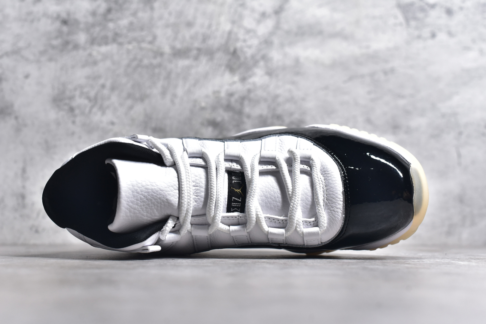 图片[4]-#秒杀 ️Air Jordan AJ11 \”DMP\”金砖 CT8012-170 外贸特供批次 原楦原档案数据开模打造 原厂中底拉帮钢印 原厂漆皮 防冻不开裂 头层皮料 原装鞋撑 水晶大底正确色度色泽 原楦原数据刺绣 原厂车缝走线及对位 毫厘不差 飞人logo采用原数据电脑刺绣 原装正品碳纤维真实碳板 增强抗扭 原内标 原盒标 正确官方原盒 原厂防氧化水晶外底 原厂配套厂全掌solo气垫 独家尺码：40 40.5 41 42 42.5 43 44 44.5 45 45.5 46 47.5-选品中心