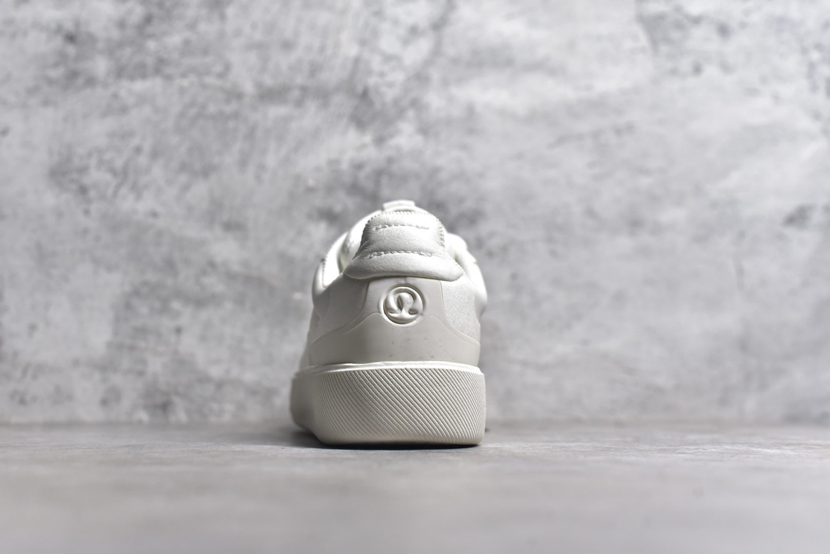 图片[5]-#露露乐蒙 Lululemon W Cityverse Low 圆头系带耐磨低帮生活休闲鞋男女款 男女鞋原楦原纸版数据开发版型 #采用软质荔枝纹牛剖革组合热熔工艺处理绒面材质 #内嵌人体工学加厚环保去臭海玻璃物料脚垫 #外置杯形防滑耐磨橡胶大底❗健身房的小姐姐都在穿,极简主义在这双鞋上淋漓尽致！ 尺码：36～45半-选品中心