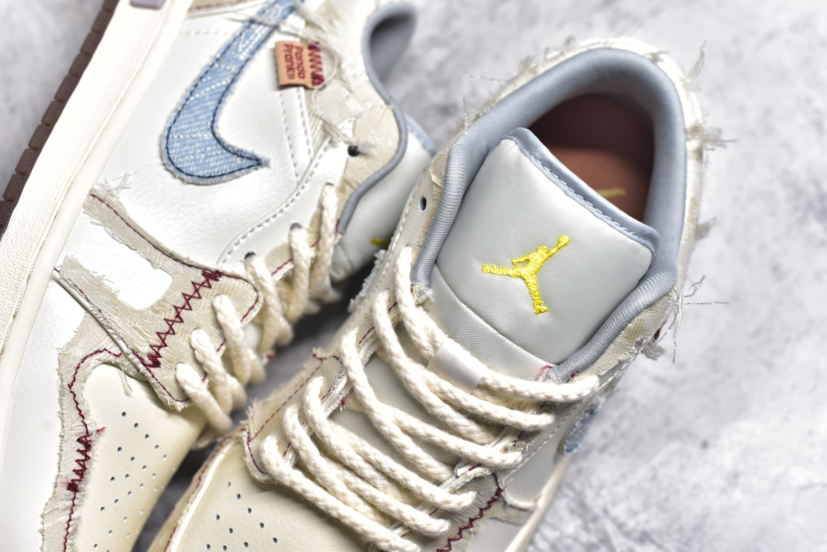 图片[9]-#Air Jordan AJ1 Low 熊猫恶作剧全系-引线牵梦 连理枝 “全网独家正确版本无原鞋不开发 始终坚持对品质、细节 完美复刻” 市面唯一纯原级别 完美零毛边处理 原厂内置全掌气垫 价格定位良心 几十个配色陆续出 平台专用代工流水线出品 一眼公司既视感 拿到手的一瞬间就与众不同 碾压市面所有版本 认准细节 全部原鞋开发 每一个配色都会采购原鞋确认细节 打破市面看图做货无好货之说 细节精确 所有配色原数据档案开发！ 整体围绕熊猫恶作剧七夕主题设计，鞋身整体采用专属颜料重新喷涂。特殊原创设计图标涂鸦装饰，添加潮流元素效果喷涂点缀。 货号：FZ5046-041 尺码：35.5 36 37.5 38 38.5 39 40 40.5 41 42 42.5 43 44 44.5 45 46 47.5-选品中心