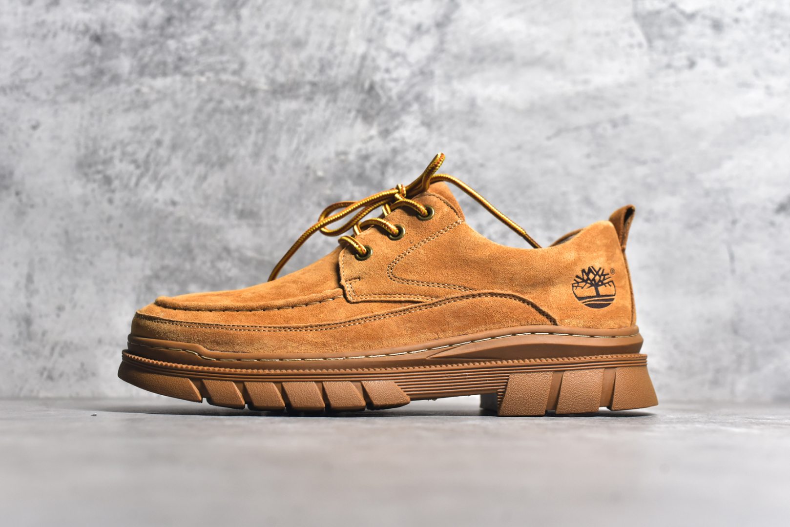 #Timberland 天伯伦/添柏岚经典款 24ss新款低帮 经典再造 全新升级 广东大厂品质 原盒原包装 面料采用意大利🇮🇹顶级磨砂牛皮 搭配防臭防腐真皮乳胶鞋垫 给您完美的穿着体验 质量考究耐穿 型男必备 专治不帅 高品质脚感一流 独家供应 尺码：38 39 40 41 42 43 44 偏大一码-选品中心