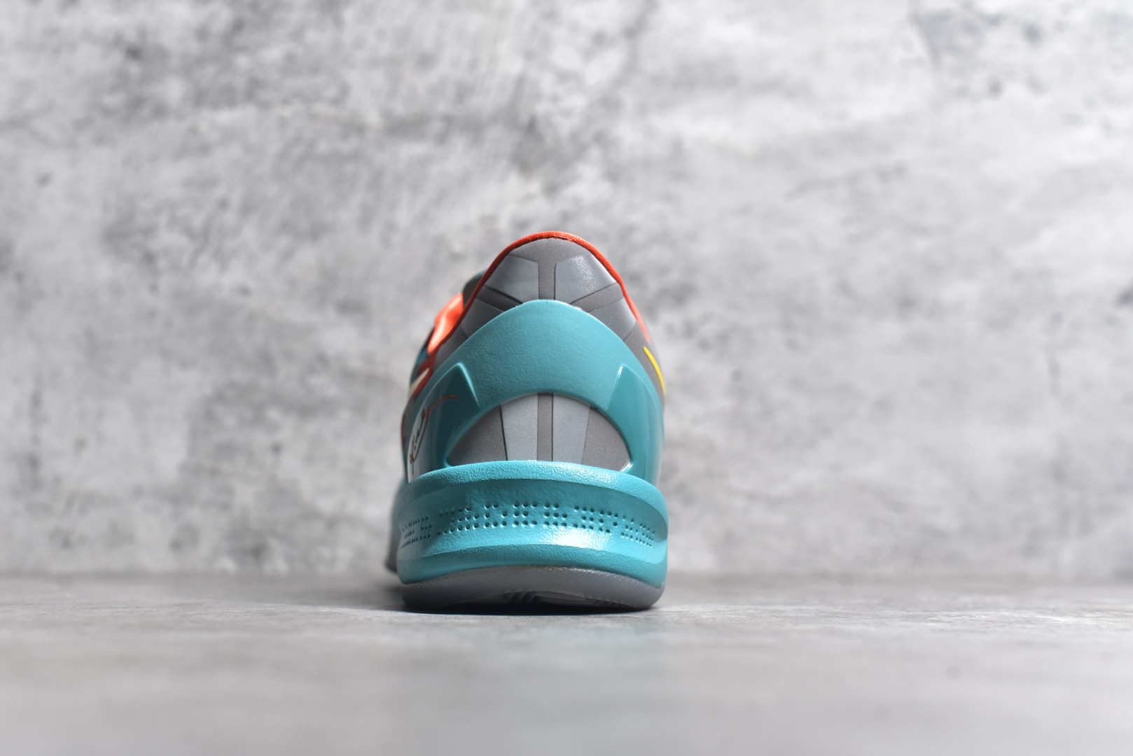 图片[5]-#NK Zoom Kobe 8 Protro 大师之路 威尼斯海滩 FQ3548-001 React科技鞋垫加持 实战配置直接拉满 原楦纸板开发 鞋身流线型、后跟塑形 区分土肥圆 原厂针织鞋面一针一线匹配原版 全身鞋材卡料色独家定制 唯一万针立体刺绣SWOOSH 真实底模最大48.5 实战利器 专供海外市场 尺码：40 40.5 41 42 42.5 43 44 44.5 45 46 47.5 48.5 （脚宽、脚胖 建议买大半码）-选品中心