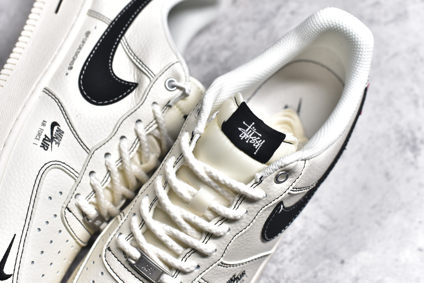 图片[9]-#NK Air Force 1\’07 Low 斯图西联名-米白黑勾红标 空军一号 低帮休闲板鞋 SJ6698-015 #原楦头原纸板 原装鞋盒 定制五金配件 内置全掌气垫 原厂鞋底 尺码：36 36.5 37.5 38 38.5 39 40 40.5 41 42 42.5 43 44 44.5 45-选品中心