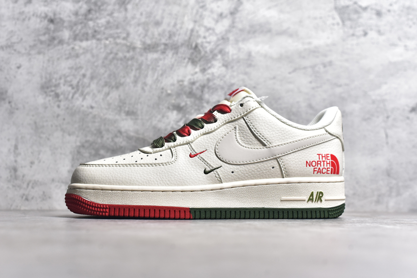 #NK Air Force 1\’07 Low 北面联名-米红绿双拼 空军一号 低帮休闲板鞋 XZ6188-011 #原楦头原纸板 原装鞋盒 定制五金配件 内置全掌气垫 原厂鞋底 尺码：36 36.5 37.5 38 38.5 39 40 40.5 41 42 42.5 43 44 44.5 45-选品中心
