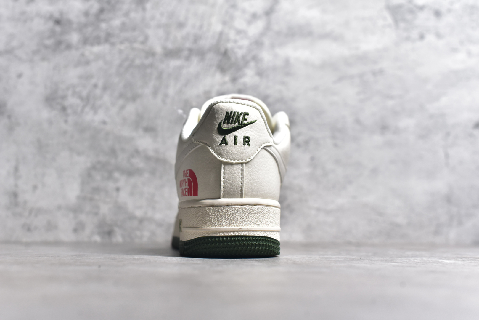 图片[5]-#NK Air Force 1\’07 Low 北面联名-米红绿双拼 空军一号 低帮休闲板鞋 XZ6188-011 #原楦头原纸板 原装鞋盒 定制五金配件 内置全掌气垫 原厂鞋底 尺码：36 36.5 37.5 38 38.5 39 40 40.5 41 42 42.5 43 44 44.5 45-选品中心