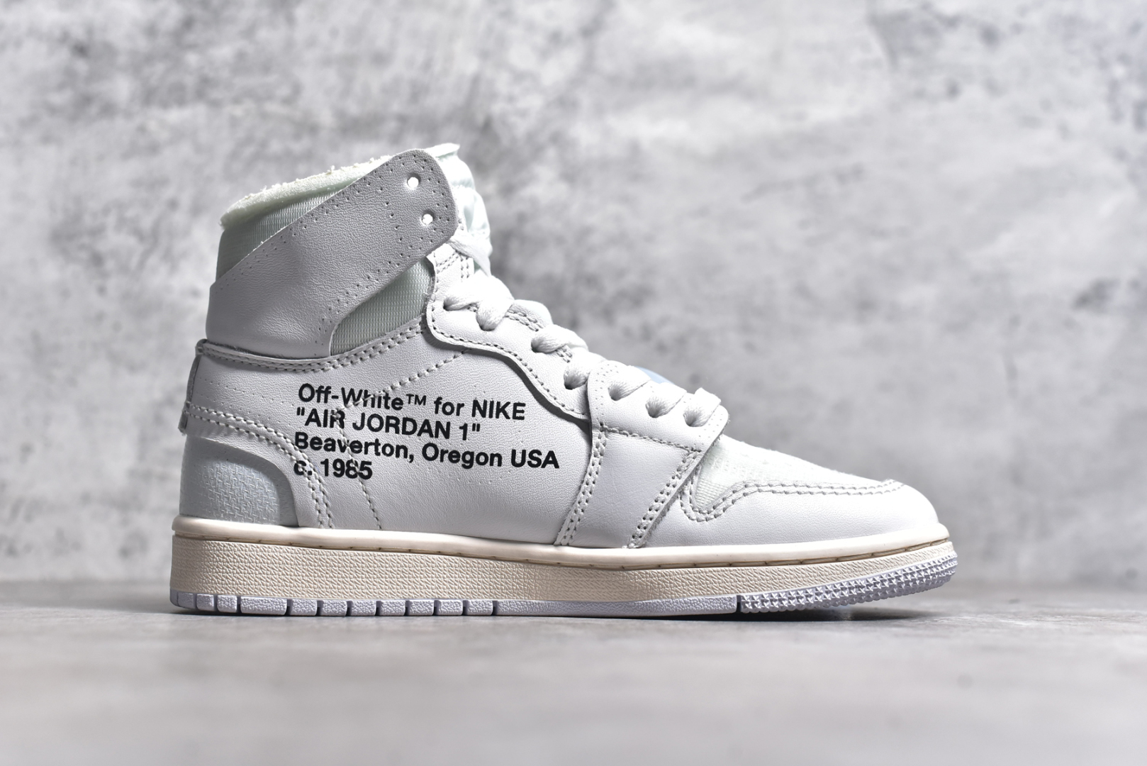 图片[3]-#OFF-WHITE x Air Jordan AJ1 Retro High OW联名欧洲限定纯白 AQ0818-100 外贸特供批次 终端控货优势输出 新配色不断更新开发 市场中端王者 全套原纸板楦头开发 确保原汁原味 完美呈现一代版型 一比一鞋头弧度高度鞋身弧度 此版本只针对中端市场 细节品控鞋型随意秒杀市面同价位 鞋型完美 不臃肿别扭 头层皮料加持 用料绝不含糊 进口玻璃冲刀皮料裁剪零毛边 电脑针车工艺 超高鞋面清洁度 最高QC检验标准 控制溢胶瑕疵 原盒原配 飞翼3D高频深度立体 工艺方面大到整体鞋型 漏斗收腰 底线拉帮 LOGO立体程度 小到针眼排布 载片对称 冲孔效果 鞋标规范 鞋垫背胶等等 无一不是口碑收割 每双都是一个回头客 尺码：36 36.5 37.5 38 38.5 39 40 40.5 41 42 42.5 43 44 44.5 45 46 47.5-选品中心