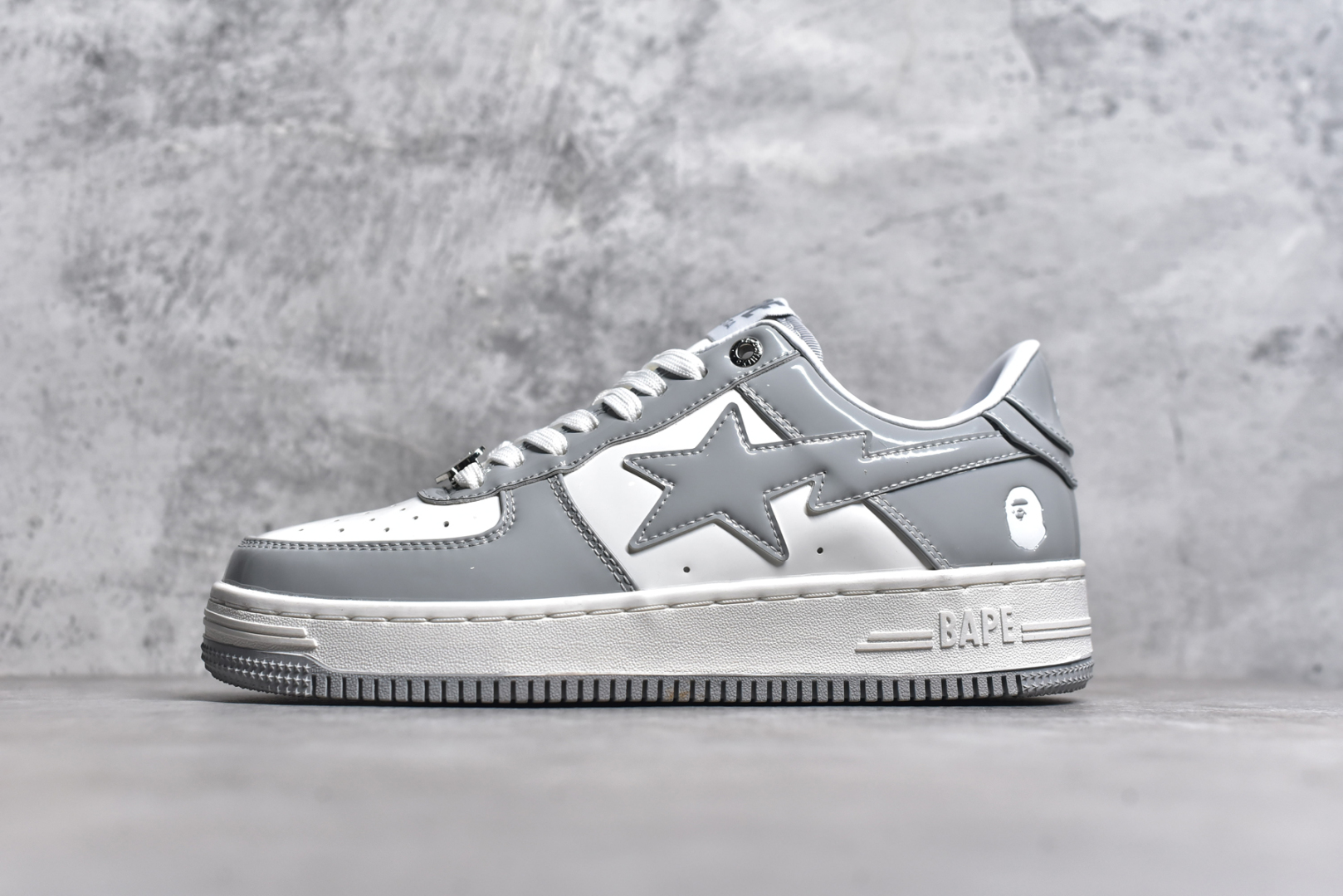 #BapeStaToLow 猿人头 经典低帮运动休闲板鞋 市售最高版本原鞋开发匠心打造开发时长超过半年鞋面内里均采用市场最好的头层牛皮原数据进口机台高频印压LOGO中底嵌入Ortholite缓震材质全套包装包含猿人logo定制防尘袋定制迷彩鞋垫一副 H082AB# 尺码：36 36.5 37.5 38 38.5 39 40 40.5 41 42 42.5 43 44 44.5 45 46-选品中心
