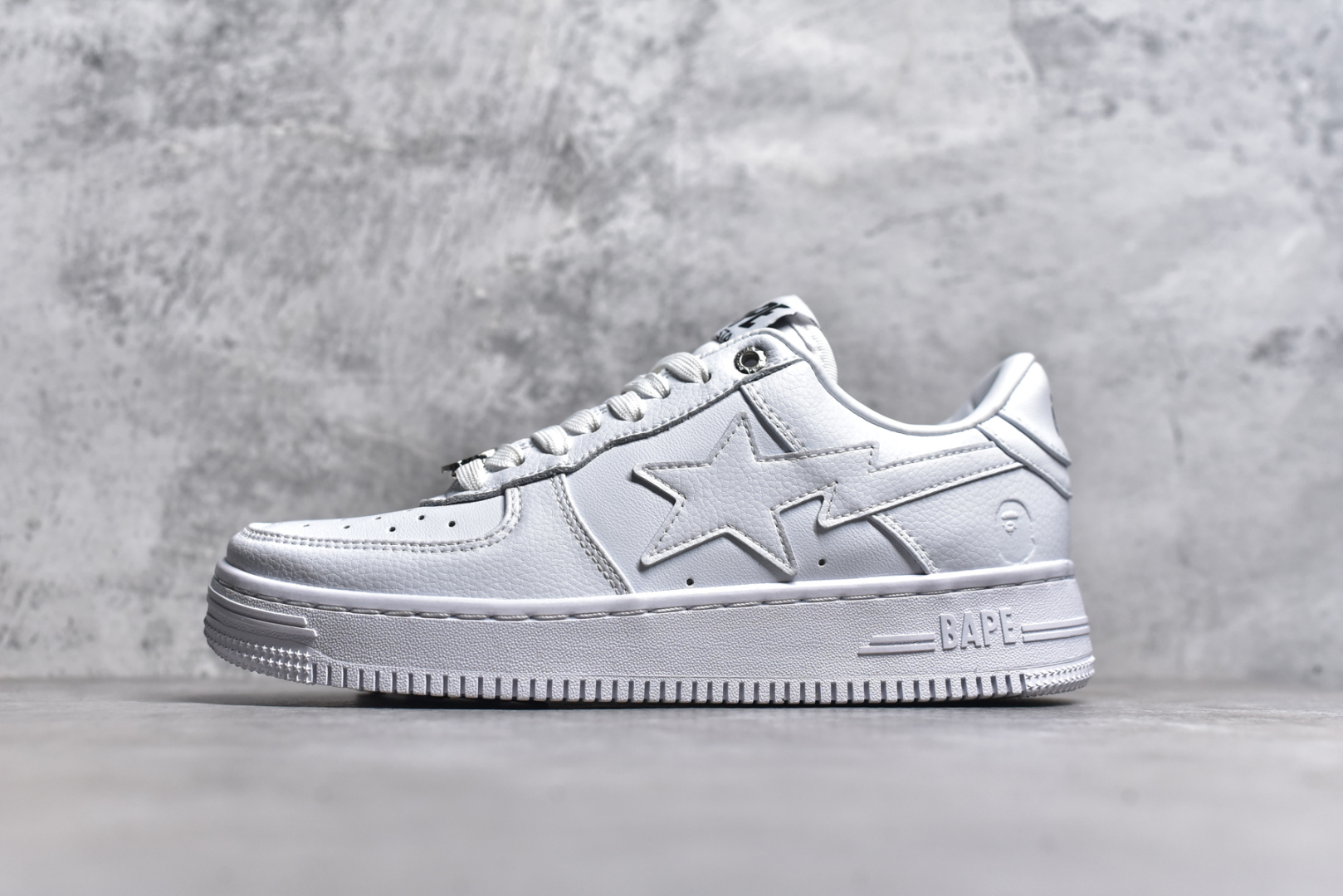 #BapeStaToLow 猿人头 经典低帮运动休闲板鞋 市售最高版本原鞋开发匠心打造开发时长超过半年鞋面内里均采用市场最好的头层牛皮原数据进口机台高频印压LOGO中底嵌入Ortholite缓震材质全套包装包含猿人logo定制防尘袋定制迷彩鞋垫一副 H082AB# 尺码：36 36.5 37.5 38 38.5 39 40 40.5 41 42 42.5 43 44 44.5 45 46-选品中心