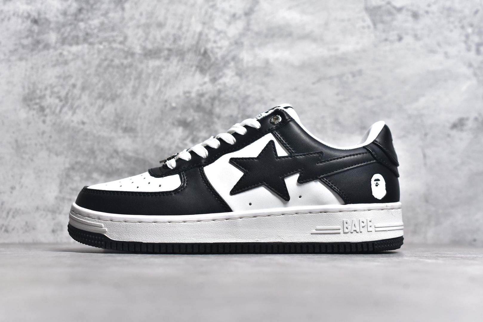 #BapeStaToLow 猿人头 经典低帮运动休闲板鞋 市售最高版本原鞋开发匠心打造开发时长超过半年鞋面内里均采用市场最好的头层牛皮原数据进口机台高频印压LOGO中底嵌入Ortholite缓震材质全套包装包含猿人logo定制防尘袋定制迷彩鞋垫一副 H082AB# 尺码：36 36.5 37.5 38 38.5 39 40 40.5 41 42 42.5 43 44 44.5 45 46-选品中心