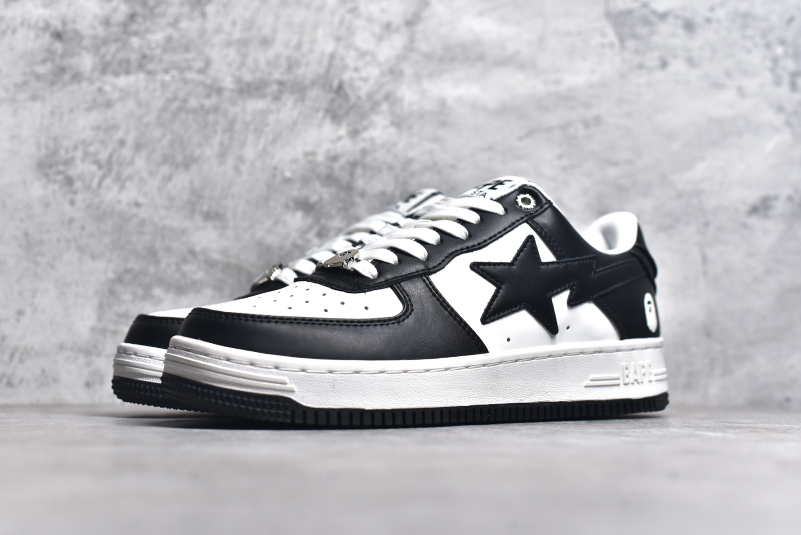 图片[2]-#BapeStaToLow 猿人头 经典低帮运动休闲板鞋 市售最高版本原鞋开发匠心打造开发时长超过半年鞋面内里均采用市场最好的头层牛皮原数据进口机台高频印压LOGO中底嵌入Ortholite缓震材质全套包装包含猿人logo定制防尘袋定制迷彩鞋垫一副 H082AB# 尺码：36 36.5 37.5 38 38.5 39 40 40.5 41 42 42.5 43 44 44.5 45 46-选品中心