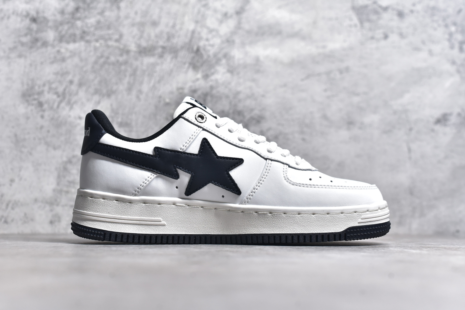 图片[3]-#BapeStaToLow 猿人头 经典低帮运动休闲板鞋 市售最高版本原鞋开发匠心打造开发时长超过半年鞋面内里均采用市场最好的头层牛皮原数据进口机台高频印压LOGO中底嵌入Ortholite缓震材质全套包装包含猿人logo定制防尘袋定制迷彩鞋垫一副 H082AB# 尺码：36 36.5 37.5 38 38.5 39 40 40.5 41 42 42.5 43 44 44.5 45 46-选品中心