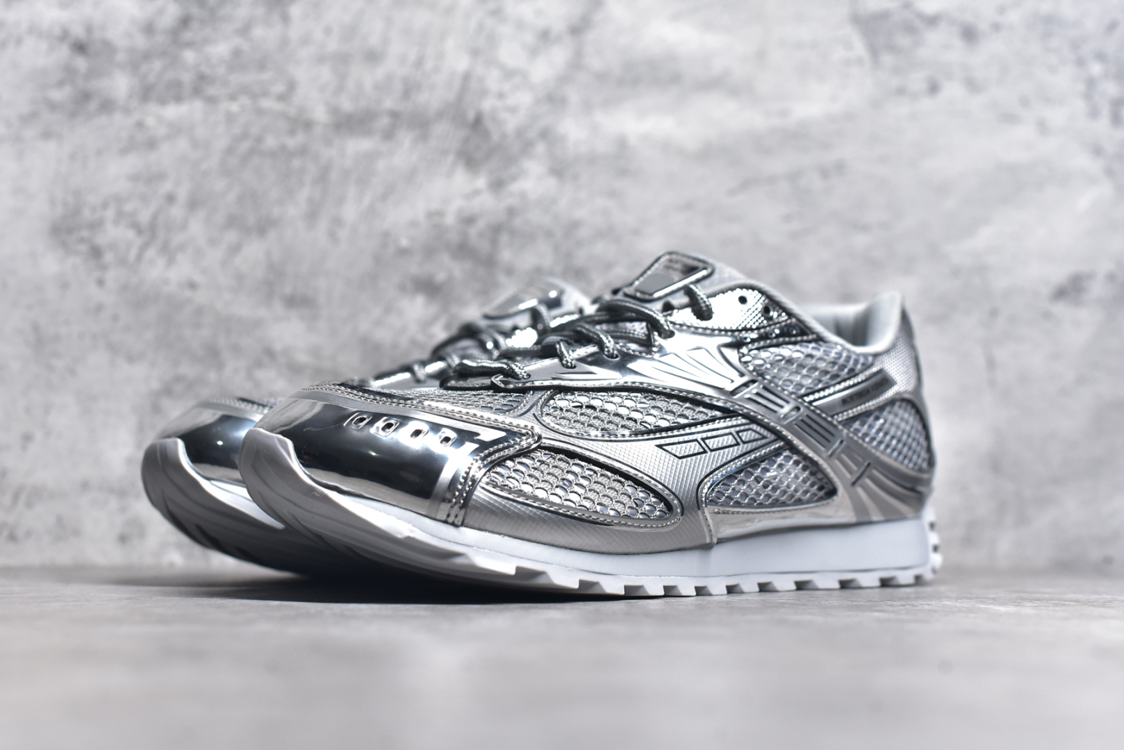 图片[2]-#BOTTEGA VENETA Orbit Runner BV葆蝶家时尚休闲王一博同款老爹鞋运动鞋 原版开发 一比一打造 相似度百分之99以上 市场一梯队级别品质 区别市场任何标文顶级品质版本 采用轻质科技网布面料 搭配几何图案设计橡胶外底 王炸系列 高版本 认准套包工艺 实际增高很多哦 还是一样显腿细非常nice 耐玩耐造 对标对版 套包鞋工艺 认准高版本 大底选用拼色TPU大底 配置原版包装 尺码：35 36 37 38 39 40 41 42 43 44 45-选品中心