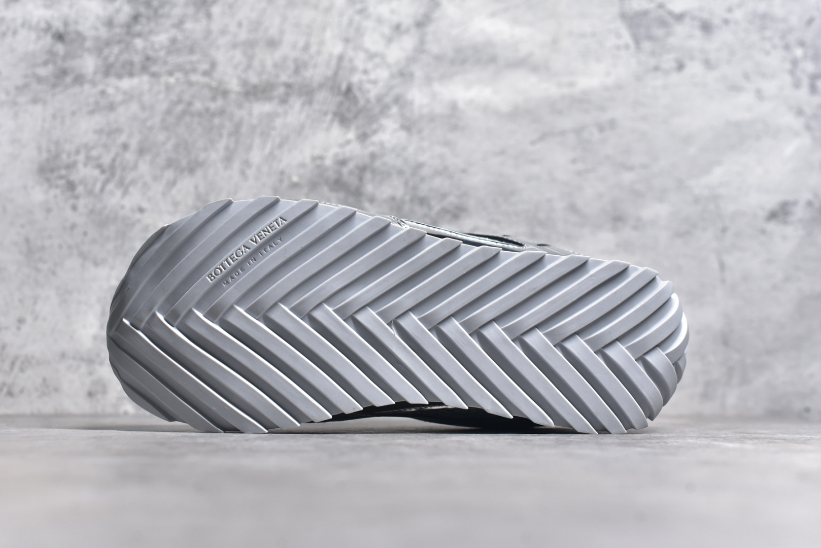 图片[6]-#BOTTEGA VENETA Orbit Runner BV葆蝶家时尚休闲王一博同款老爹鞋运动鞋 原版开发 一比一打造 相似度百分之99以上 市场一梯队级别品质 区别市场任何标文顶级品质版本 采用轻质科技网布面料 搭配几何图案设计橡胶外底 王炸系列 高版本 认准套包工艺 实际增高很多哦 还是一样显腿细非常nice 耐玩耐造 对标对版 套包鞋工艺 认准高版本 大底选用拼色TPU大底 配置原版包装 尺码：35 36 37 38 39 40 41 42 43 44 45-选品中心