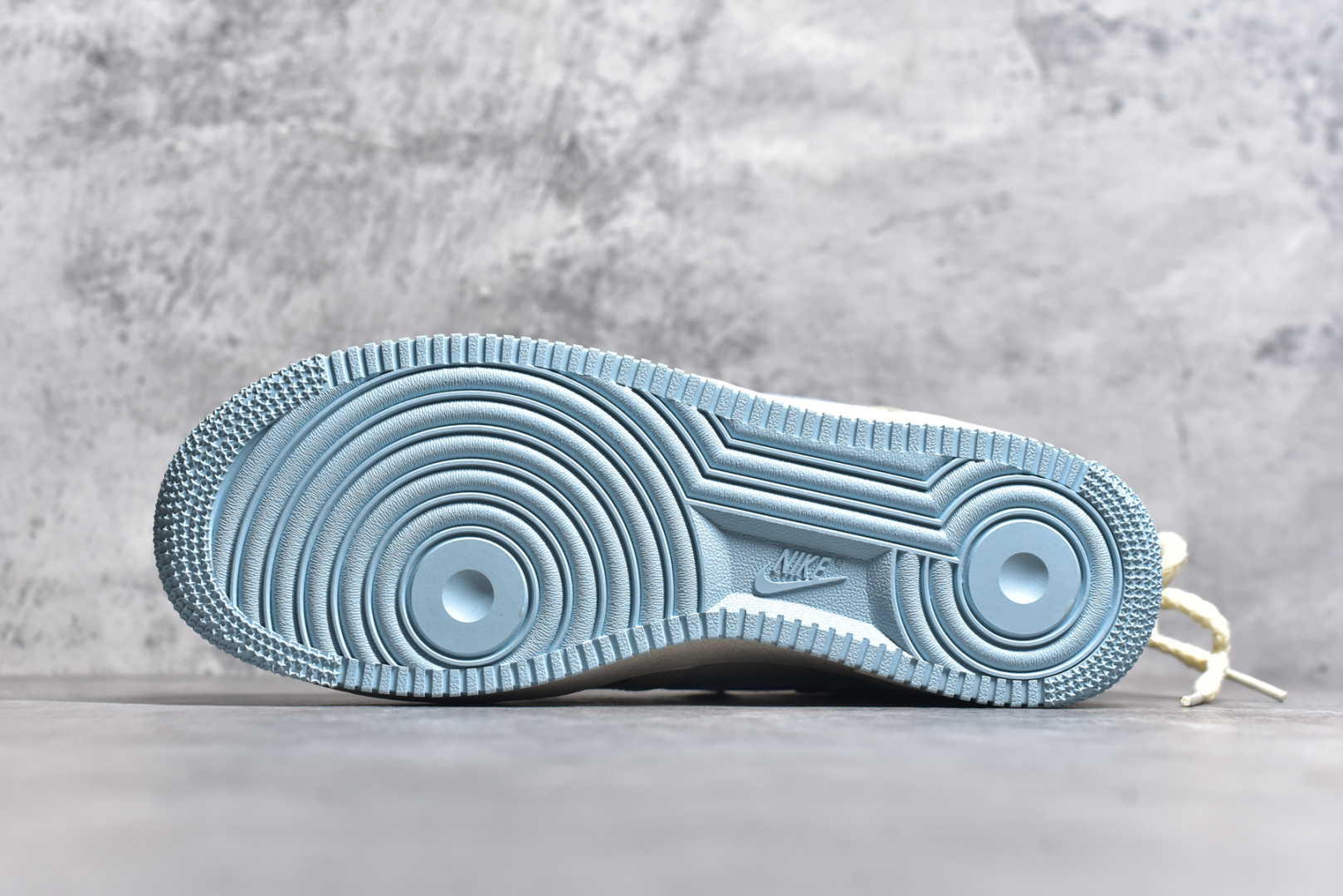图片[6]-#NK Air Force 1\’07 Low \”Milk Pig\” 牛奶猪猪 空军一号低帮休闲运动绑带休闲板鞋 BD7701-110 #牛奶猪猪浑身雪白，就像刚刚挤出的牛奶一样纯净。它的耳朵总是俏皮地扑闪着，圆滚滚的身体跑起来一颠一颠的，小尾巴像个小螺旋桨，不停地打着圈儿 尺码：36 36.5 37.5 38 38.5 39 40 40.5 41 42 42.5 43 44 44.5 45-选品中心