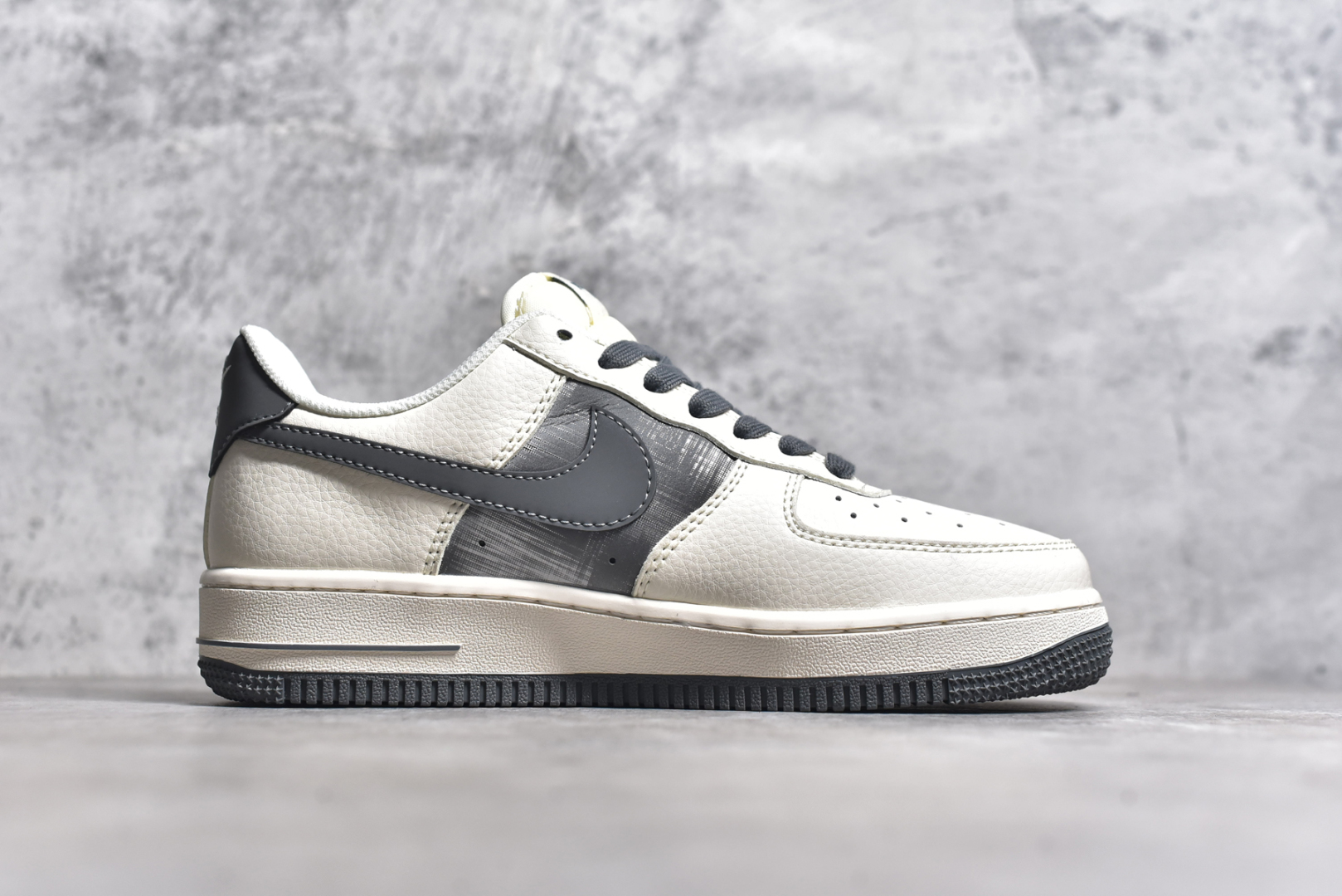 图片[3]-#NK Air Force 1\’07 Low 北面联名-CDG米灰 空军一号 低帮休闲板鞋 DM6688-002 #原楦头原纸板 原装鞋盒 定制五金配件 内置全掌气垫 原厂鞋底 尺码：36 36.5 37.5 38 38.5 39 40 40.5 41 42 42.5 43 44 44.5 45-选品中心