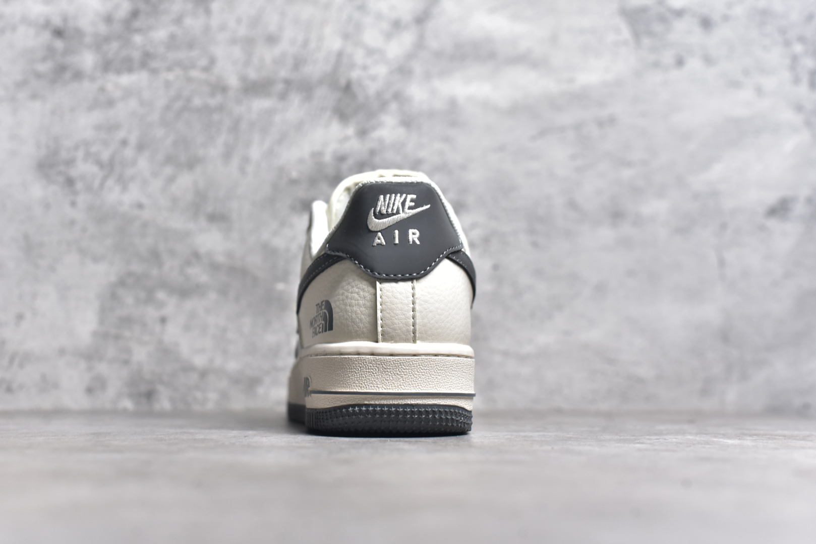 图片[5]-#NK Air Force 1\’07 Low 北面联名-CDG米灰 空军一号 低帮休闲板鞋 DM6688-002 #原楦头原纸板 原装鞋盒 定制五金配件 内置全掌气垫 原厂鞋底 尺码：36 36.5 37.5 38 38.5 39 40 40.5 41 42 42.5 43 44 44.5 45-选品中心