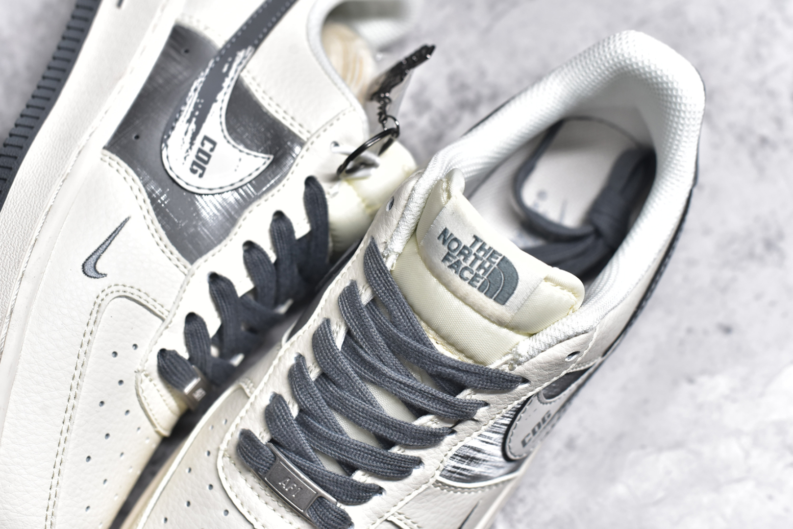 图片[9]-#NK Air Force 1\’07 Low 北面联名-CDG米灰 空军一号 低帮休闲板鞋 DM6688-002 #原楦头原纸板 原装鞋盒 定制五金配件 内置全掌气垫 原厂鞋底 尺码：36 36.5 37.5 38 38.5 39 40 40.5 41 42 42.5 43 44 44.5 45-选品中心