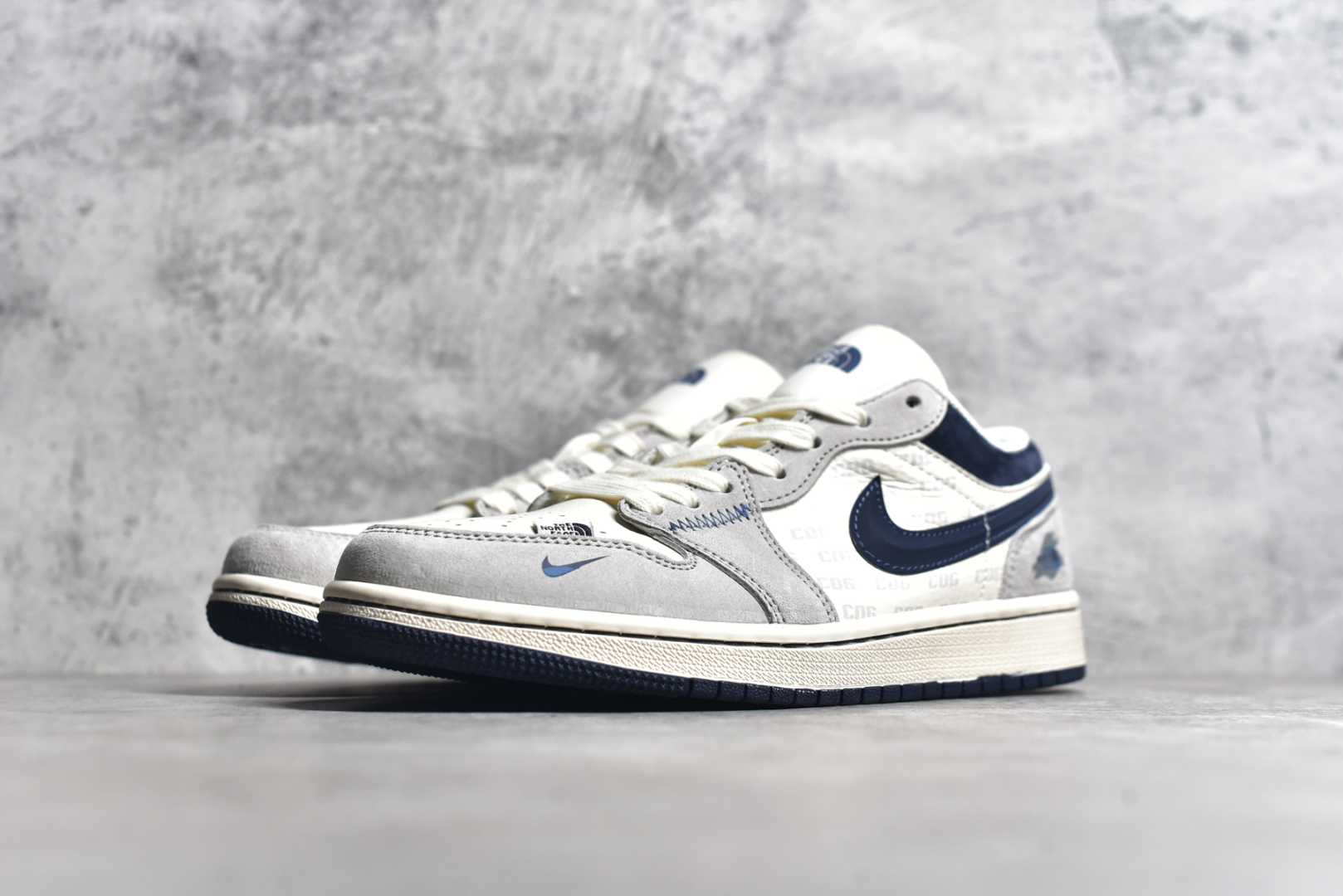 图片[2]-#Air Jordan 1 Low AJ1 乔1 北面联名-全猪八蓝勾 高端定制 低帮复古篮球鞋 DM9188-010 #定制鞋盒 大厂纯原品质出货 超高清洁度 皮料切割干净无任何毛边 细节完美 尺码：36 36.5 37.5 38 38.5 39 40 40.5 41 42 42.5 43 44 44.5 45-选品中心