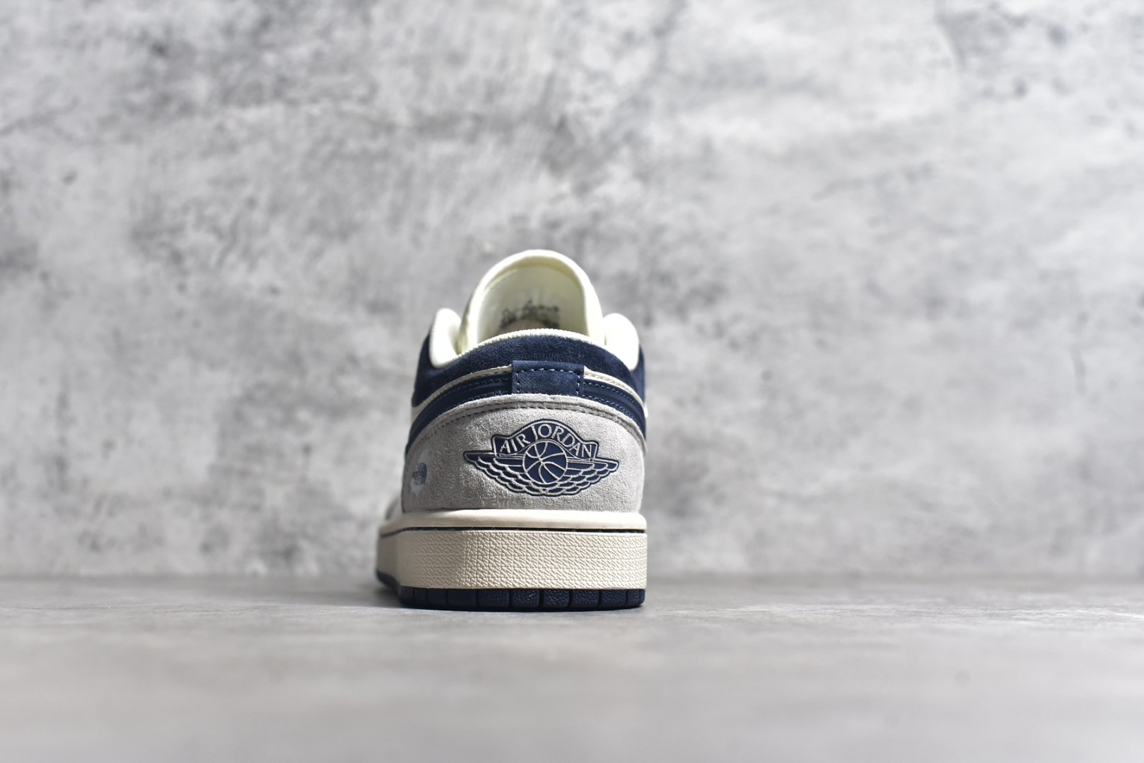 图片[5]-#Air Jordan 1 Low AJ1 乔1 北面联名-全猪八蓝勾 高端定制 低帮复古篮球鞋 DM9188-010 #定制鞋盒 大厂纯原品质出货 超高清洁度 皮料切割干净无任何毛边 细节完美 尺码：36 36.5 37.5 38 38.5 39 40 40.5 41 42 42.5 43 44 44.5 45-选品中心