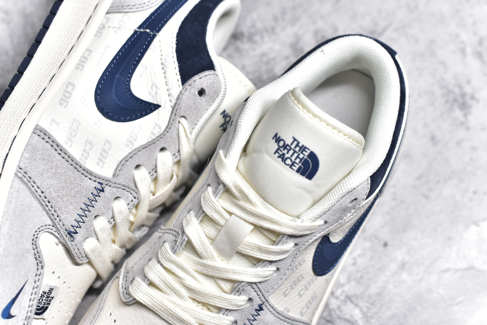 图片[9]-#Air Jordan 1 Low AJ1 乔1 北面联名-全猪八蓝勾 高端定制 低帮复古篮球鞋 DM9188-010 #定制鞋盒 大厂纯原品质出货 超高清洁度 皮料切割干净无任何毛边 细节完美 尺码：36 36.5 37.5 38 38.5 39 40 40.5 41 42 42.5 43 44 44.5 45-选品中心