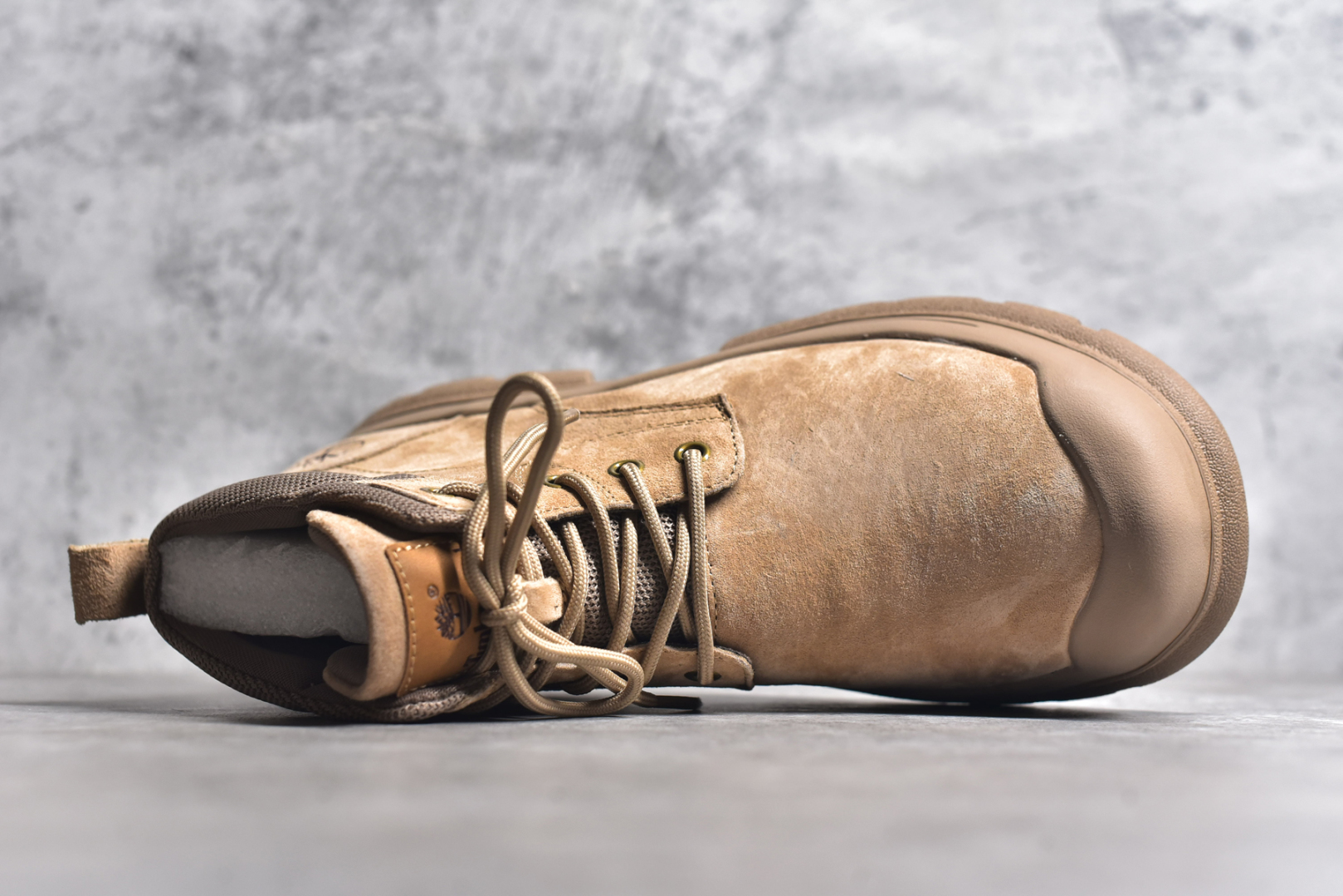 图片[4]-#Timberland添柏岚/天伯伦户外高帮休闲大黄靴系列 #广东大厂品质 原盒原包装 #24ss新款 时尚潮流搭配 面料采用意大利🇮🇹顶级磨砂细纹牛皮 搭配防臭防腐真皮乳胶鞋垫 大底到五金都是代工厂原材料制作 同原版固特异永不开胶工艺 好货不杀猪 首单质量严格把控 全网独家首发 品质毋庸置疑 全套官网统一包装 给您完美的穿着体验 质量考究耐穿 型男必备 专治不帅 高品质脚感一流 今年冬季防寒户外专用 日常随意搭配 尺码：38 39 40 41 42 43 44（皮鞋码）-选品中心